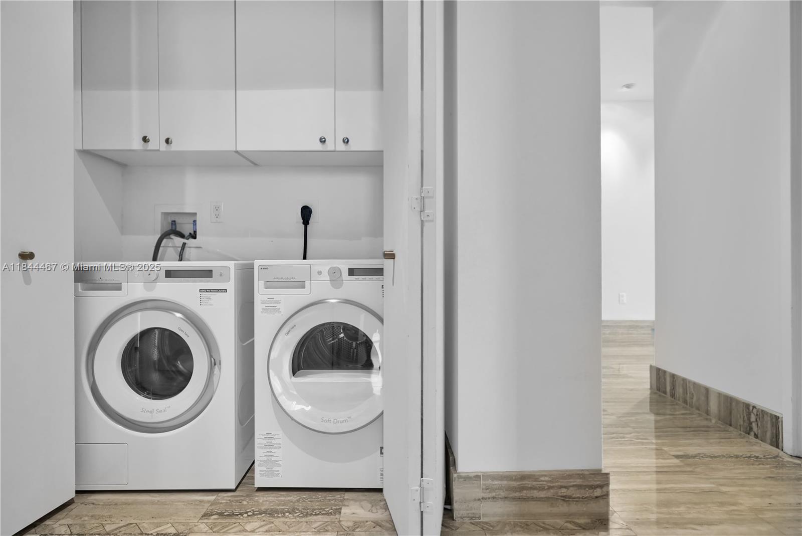 CARBONELL CONDO - Residential Lease