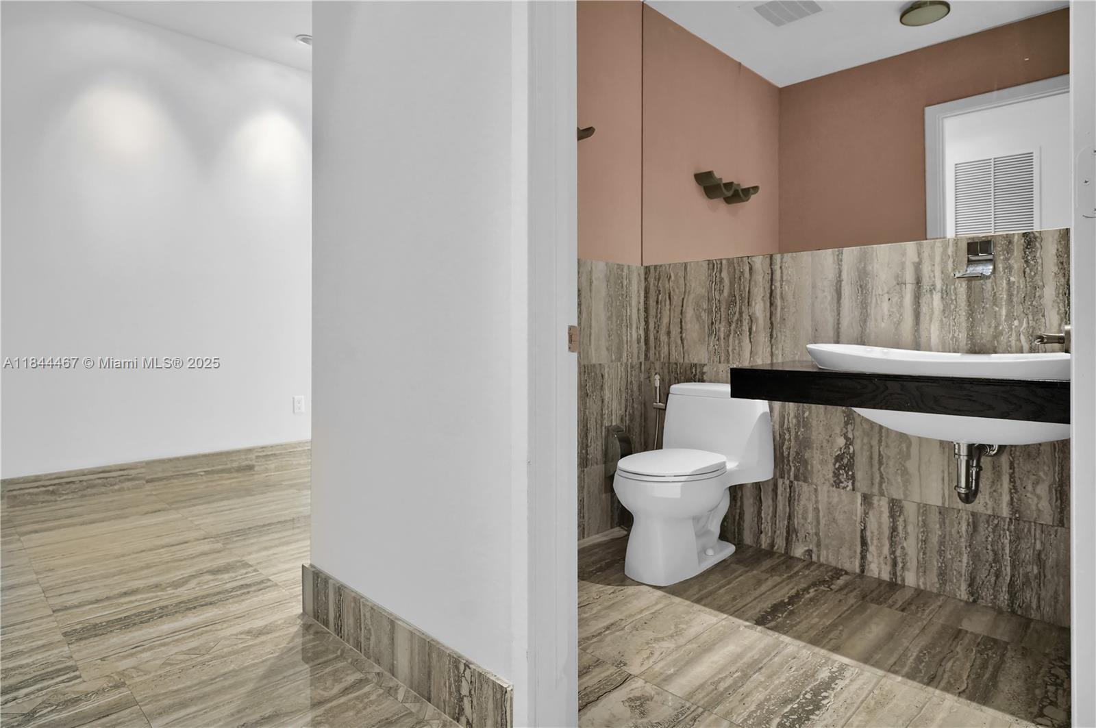 CARBONELL CONDO - Residential Lease