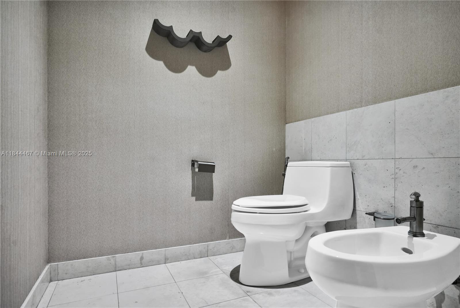 CARBONELL CONDO - Residential Lease