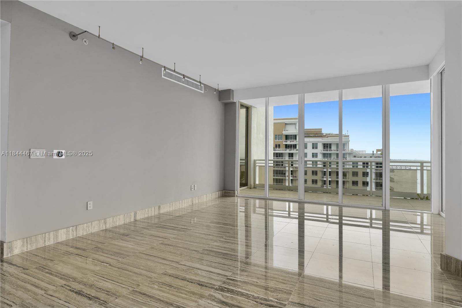 CARBONELL CONDO - Residential Lease