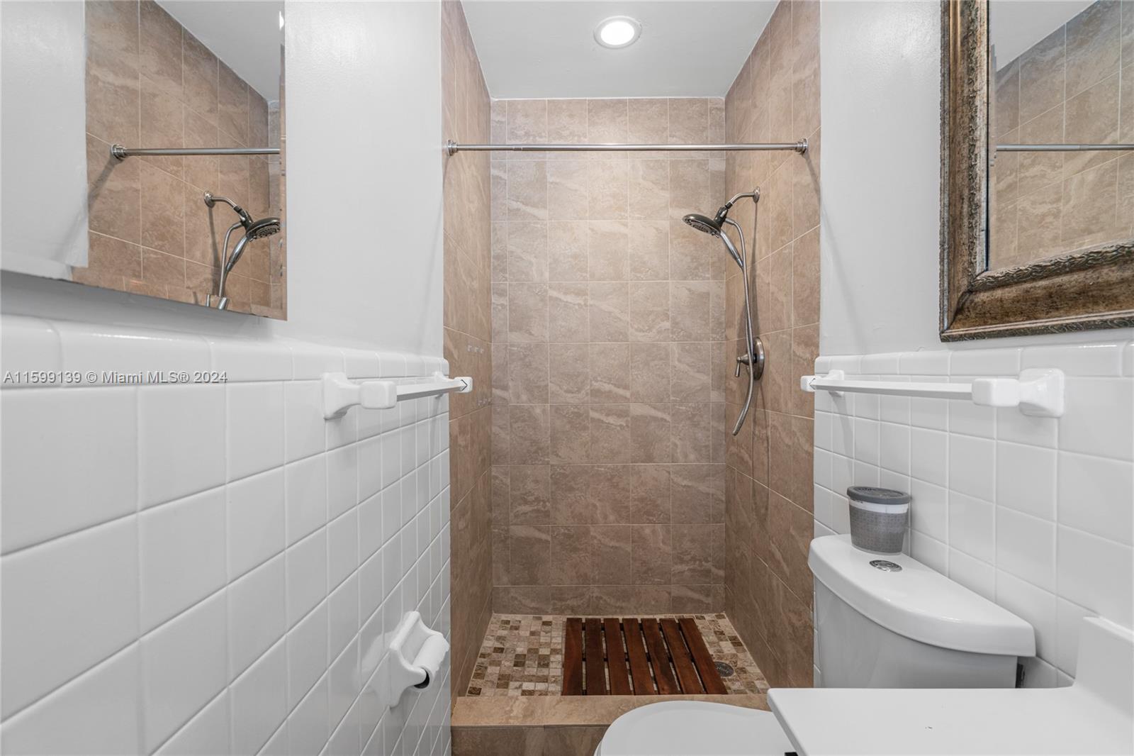 VENETIAN SEC KEYSTONE POI - Residential