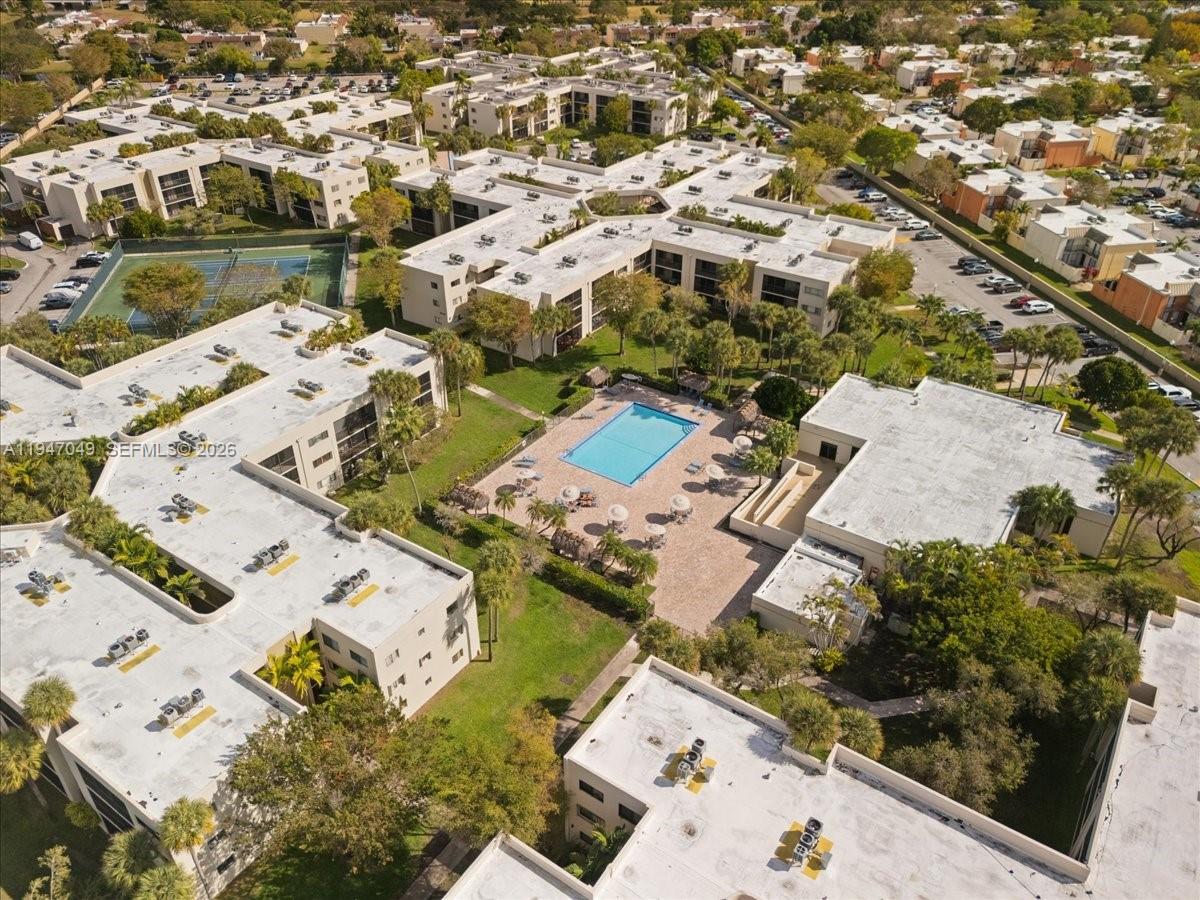 THE HORIZONS CONDO #7 - Residential