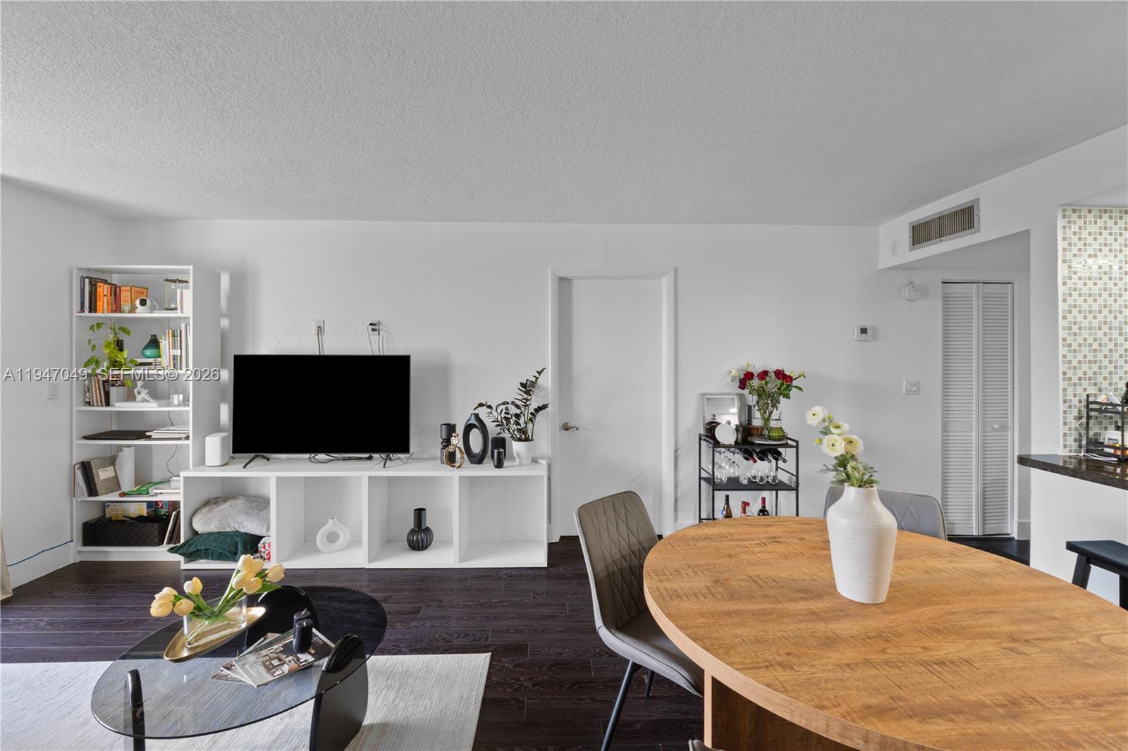 THE HORIZONS CONDO #7 - Residential