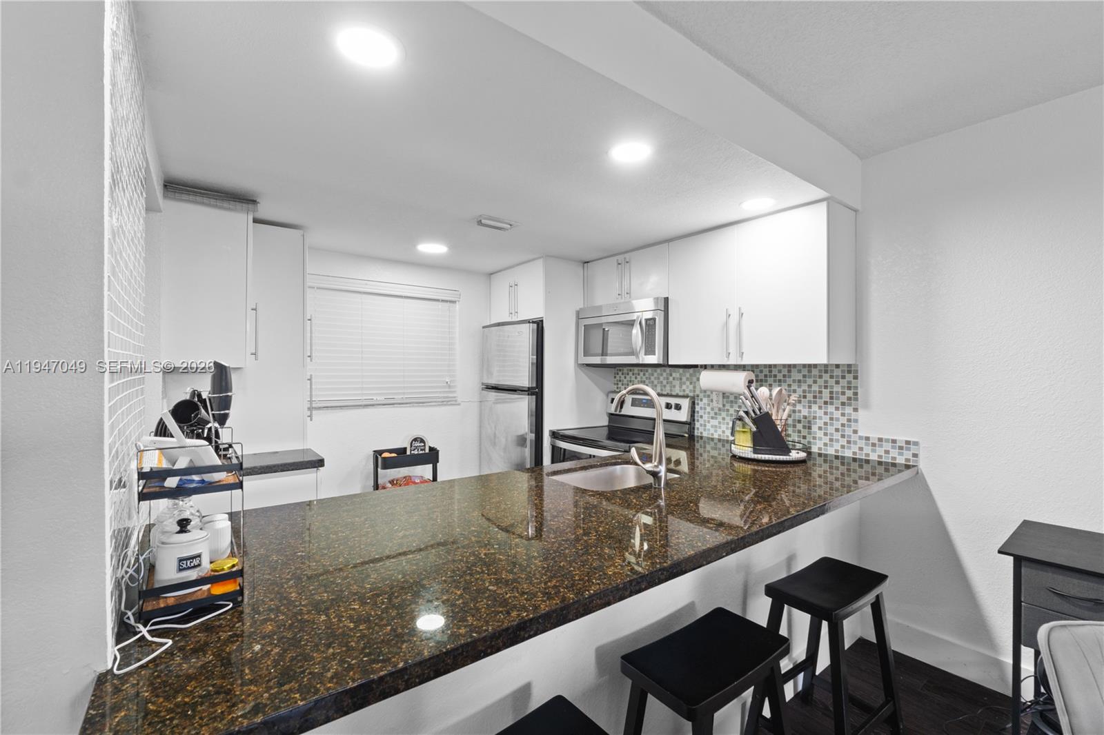 THE HORIZONS CONDO #7 - Residential