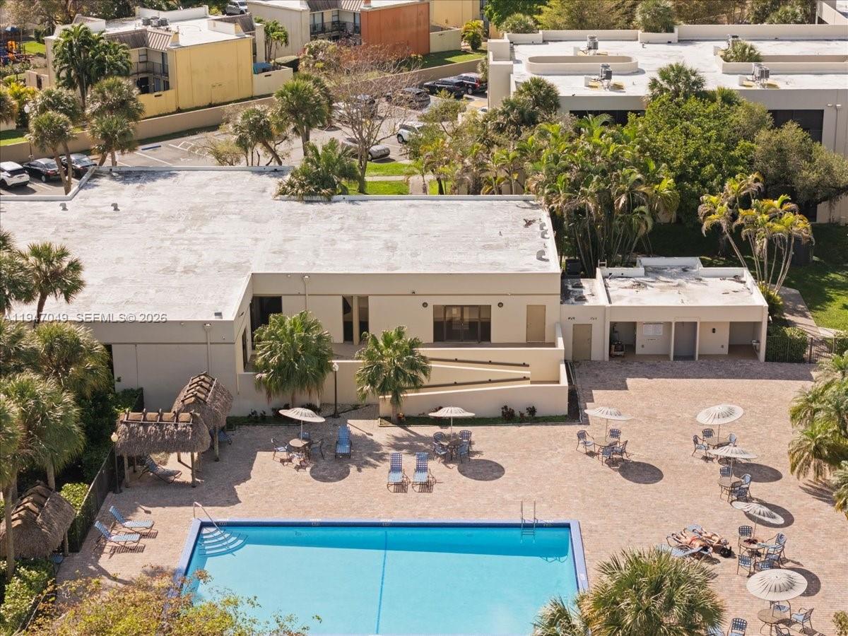 THE HORIZONS CONDO #7 - Residential