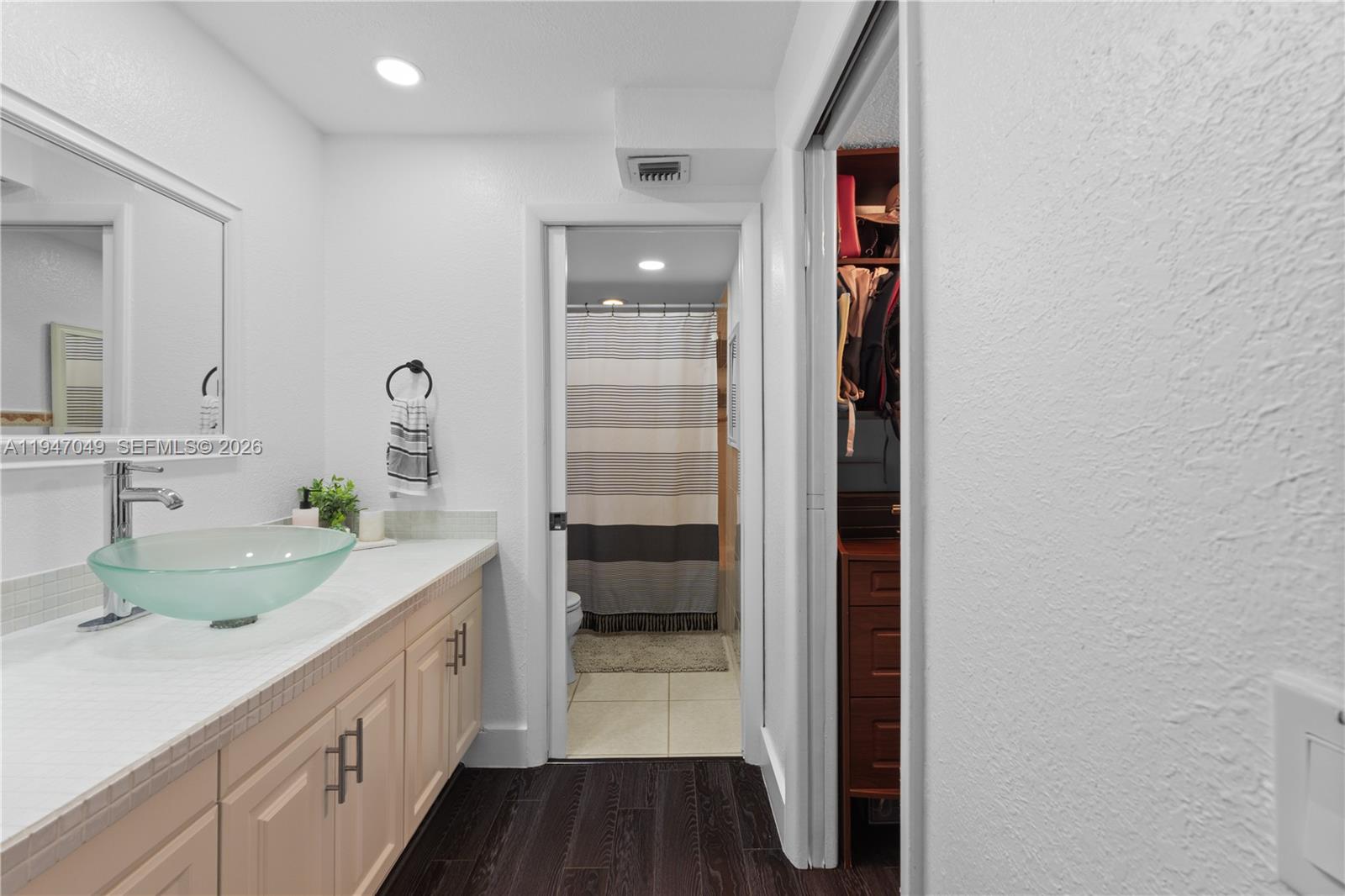 THE HORIZONS CONDO #7 - Residential