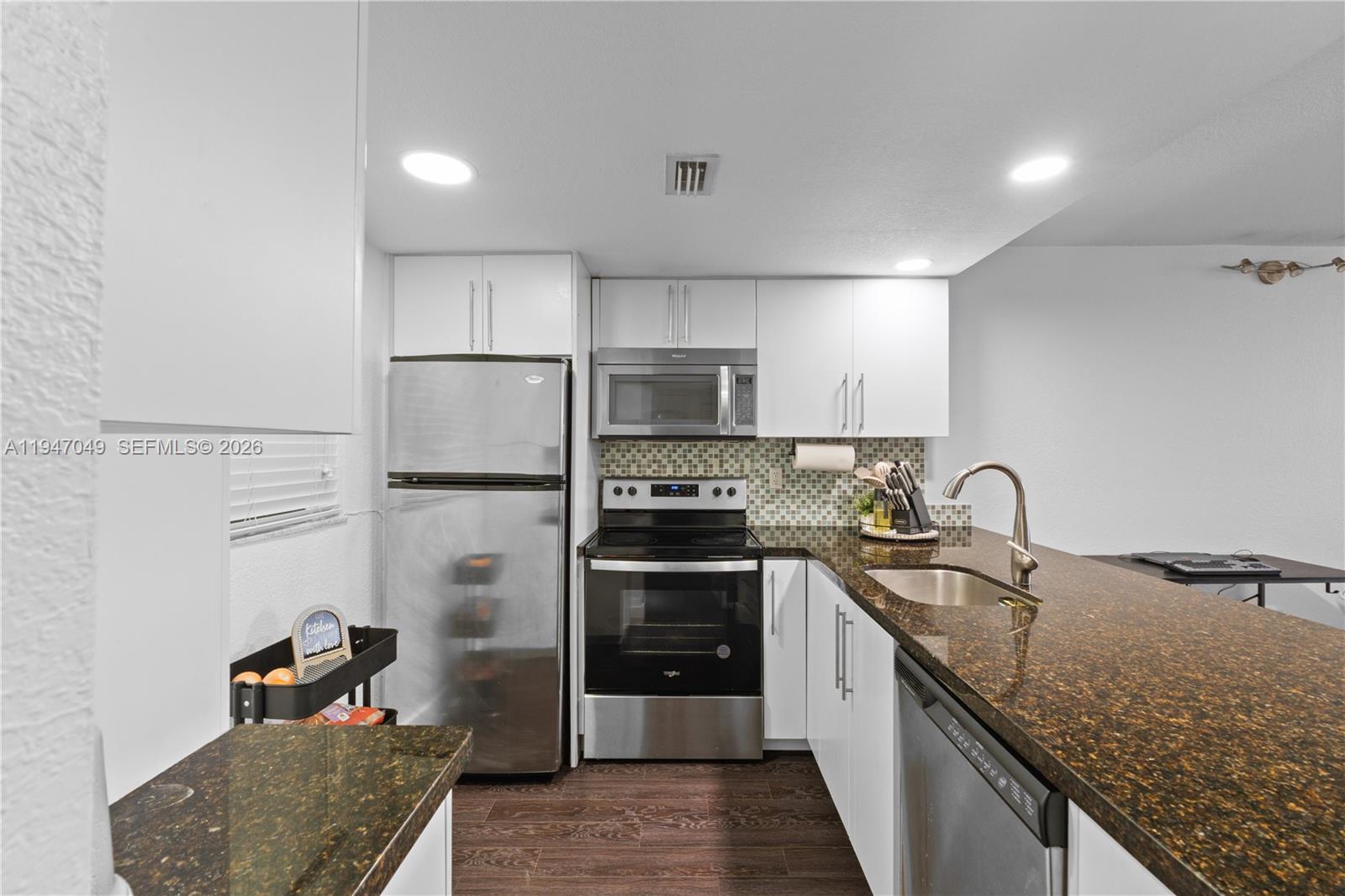 THE HORIZONS CONDO #7 - Residential