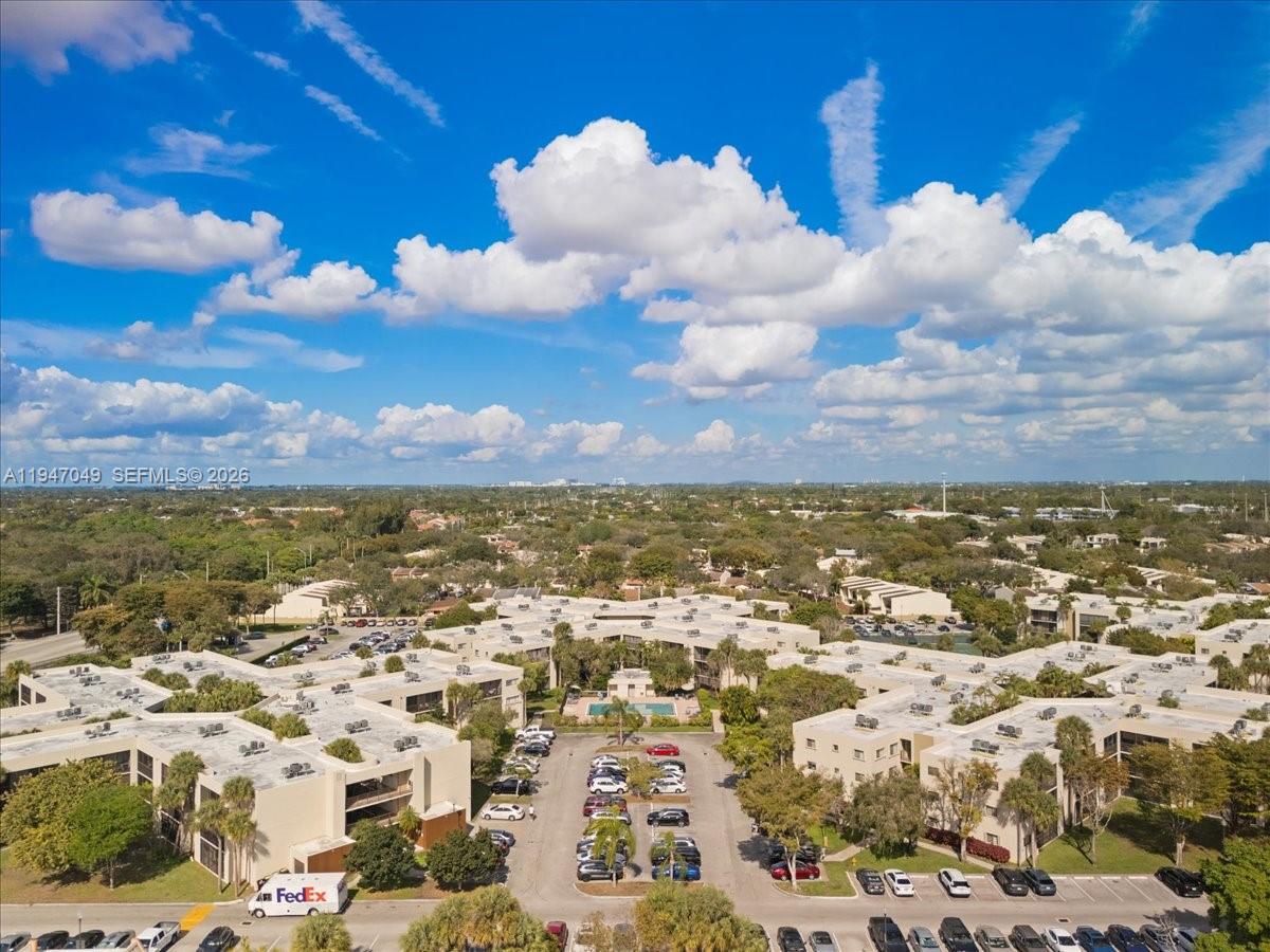 THE HORIZONS CONDO #7 - Residential