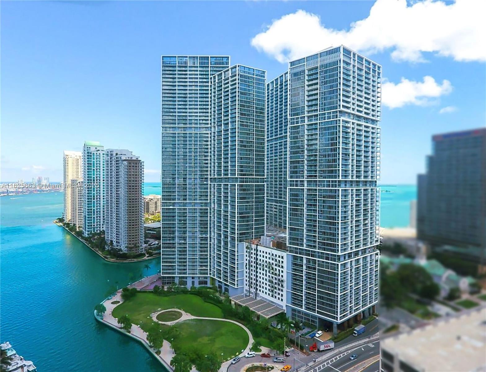 5-star amenities come with this 1BR/1BR apartment. A panoramic deck with the largest swimming pool complex in the US overlooking the ocean from the 15th floor. And prime location right in the epicenter of Miami’s fine dining, chic shopping, and art scene.
Enjoy 22nd-floor views of the Miami River, Biscayne Bay, and Downtown Miami. Feel at home as everything you need is in the apartment, or relax in the 5000 sq ft aqua therapy spa, and keep fit in the fully-equipped fitness center.