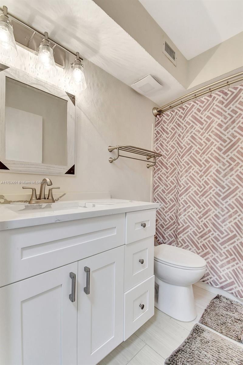 SAILBOAT POINTE CONDO - Residential
