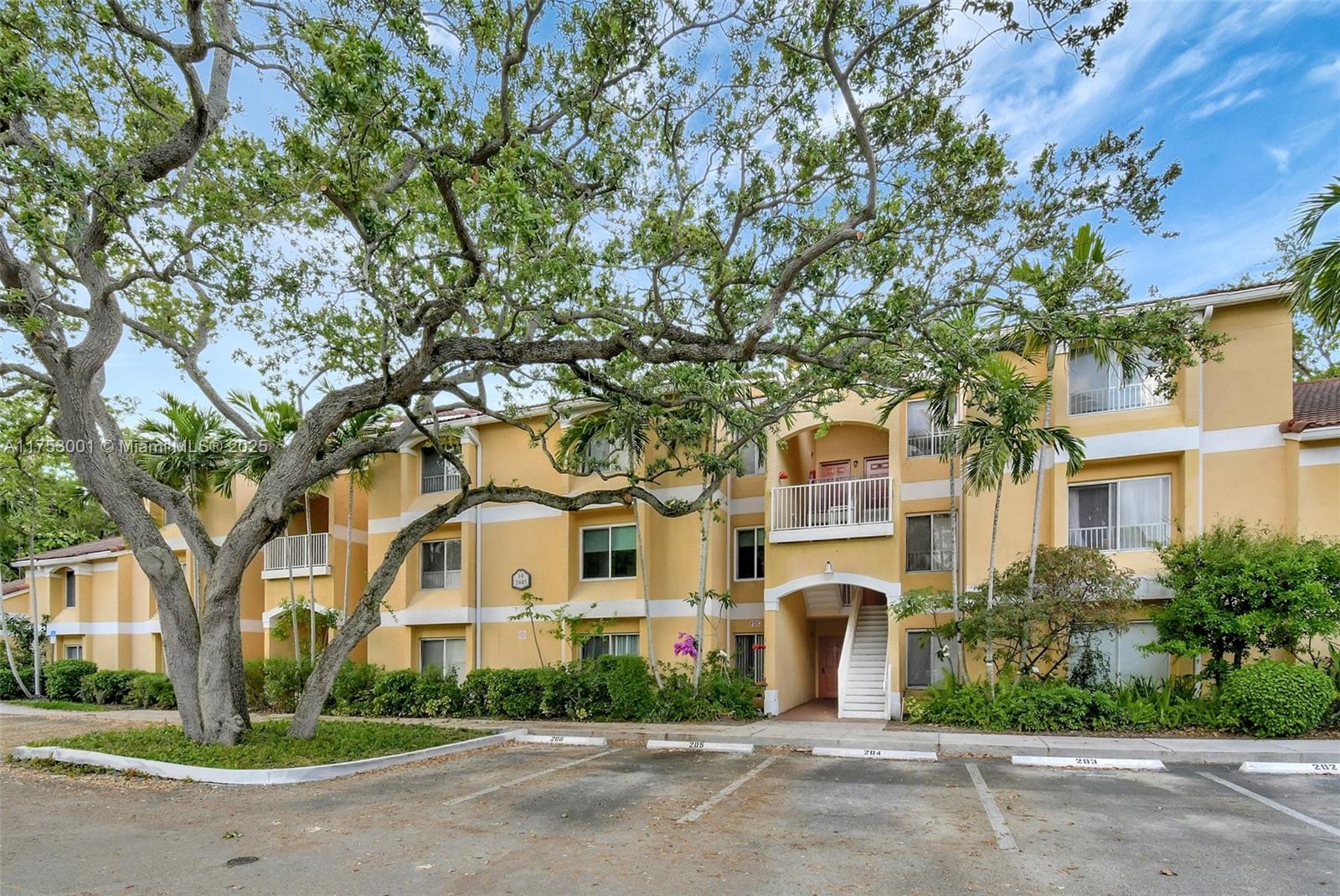Property for Sale at 2445 Nw 33rd St 1410, Oakland Park, Miami-Dade County, Florida - Bedrooms: 2 
Bathrooms: 2  - $285,000