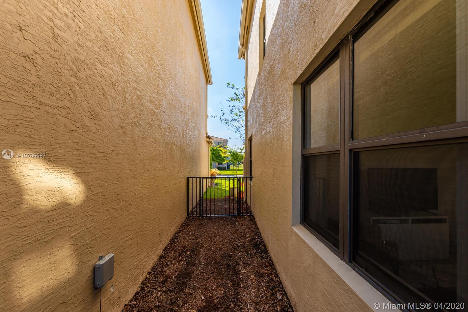 CHAMPION LAKES - Residential