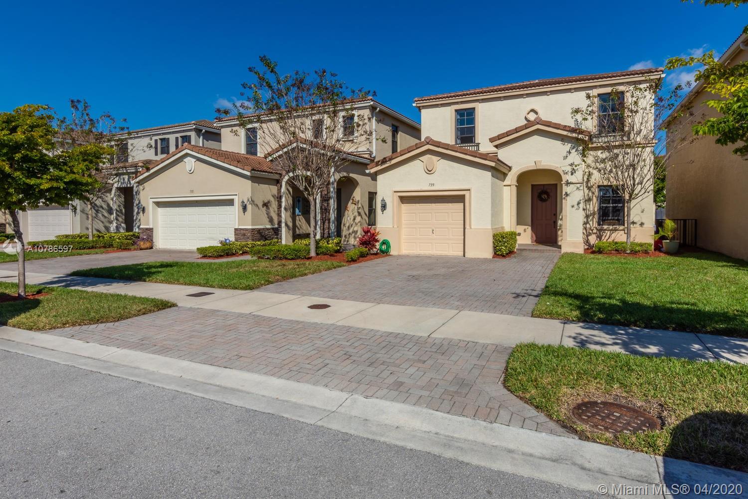 CHAMPION LAKES - Residential