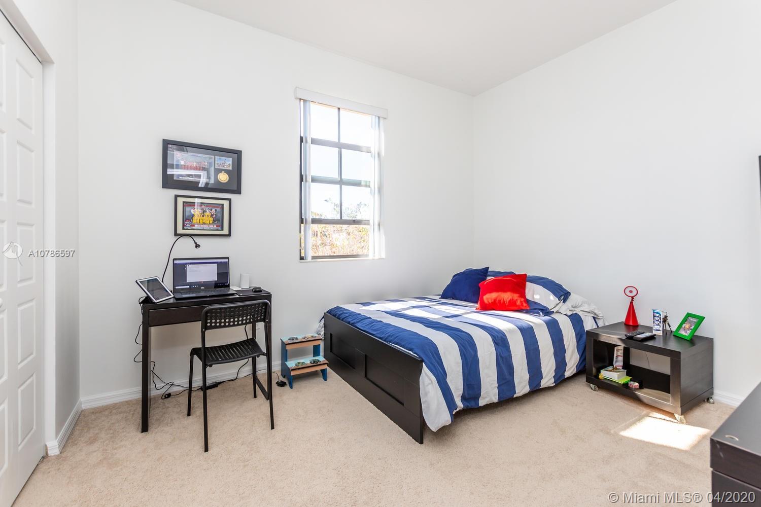CHAMPION LAKES - Residential