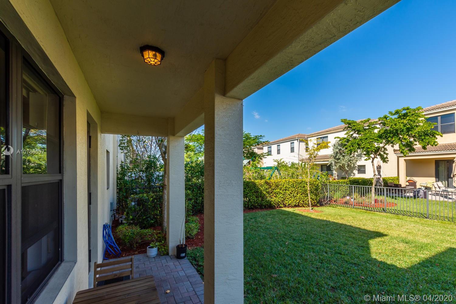 CHAMPION LAKES - Residential