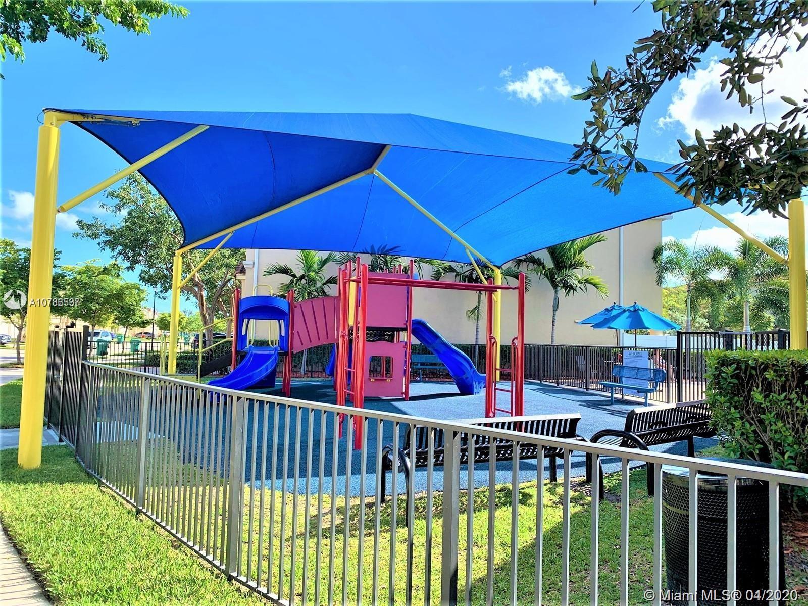 CHAMPION LAKES - Residential