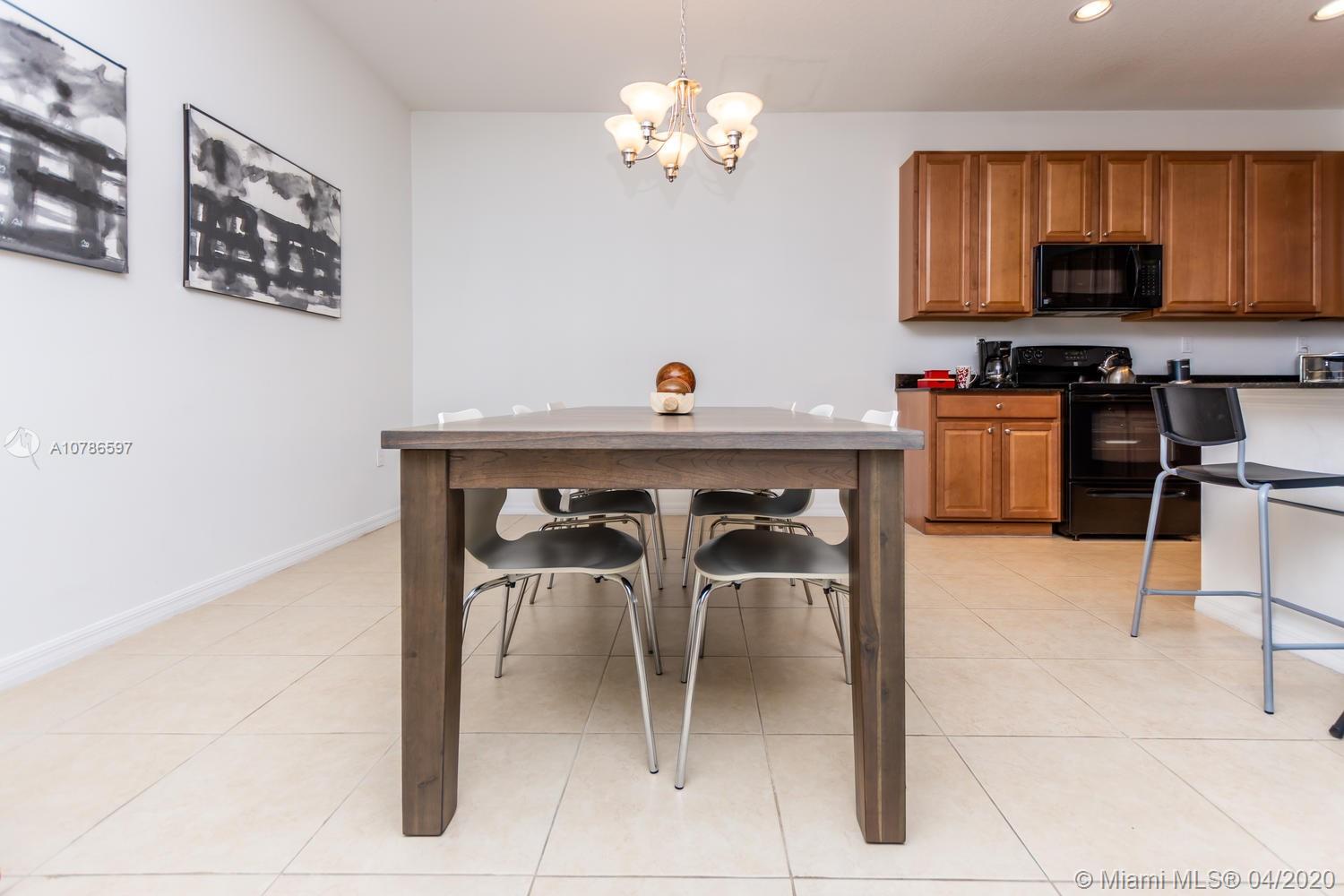 CHAMPION LAKES - Residential