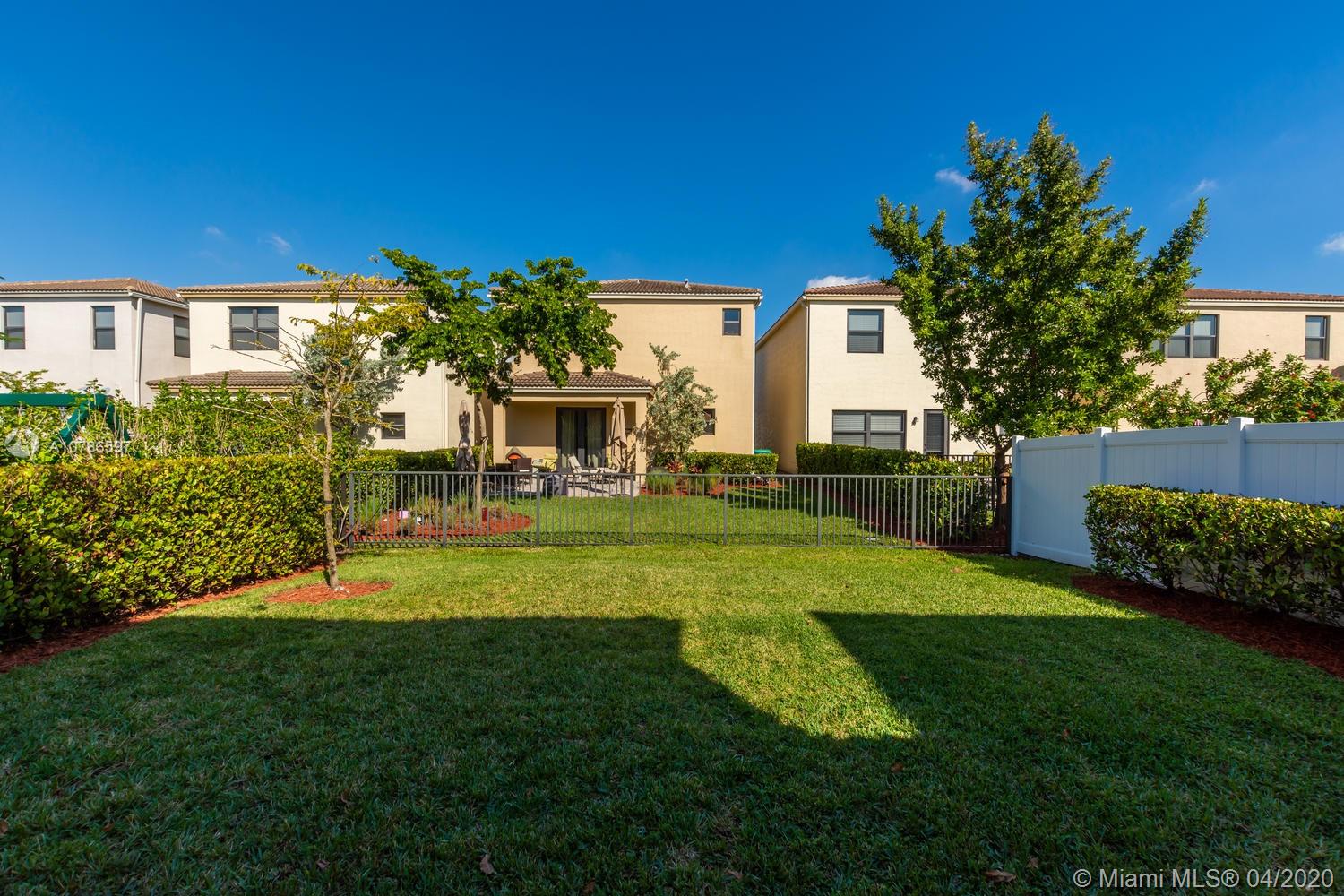 CHAMPION LAKES - Residential