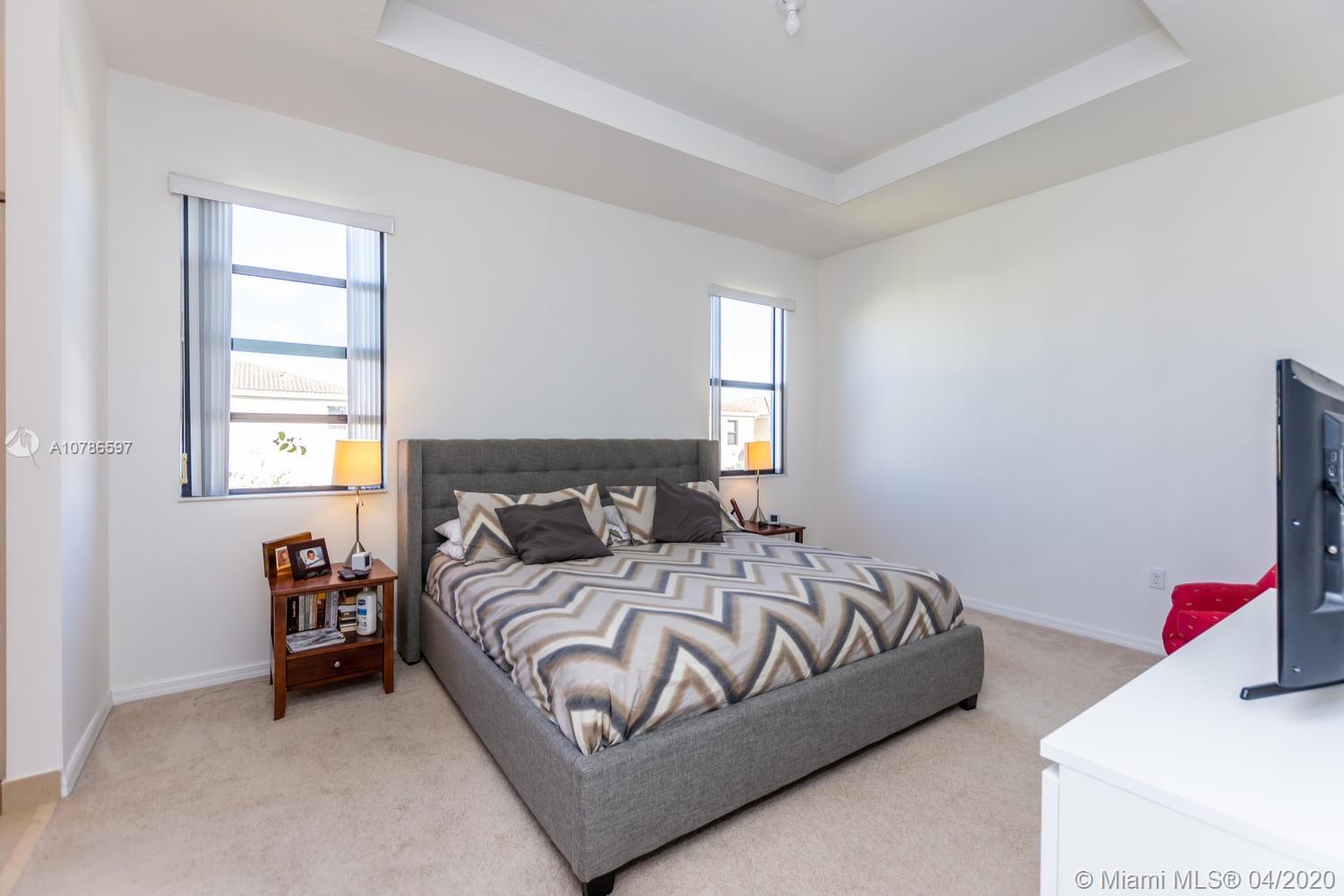 CHAMPION LAKES - Residential