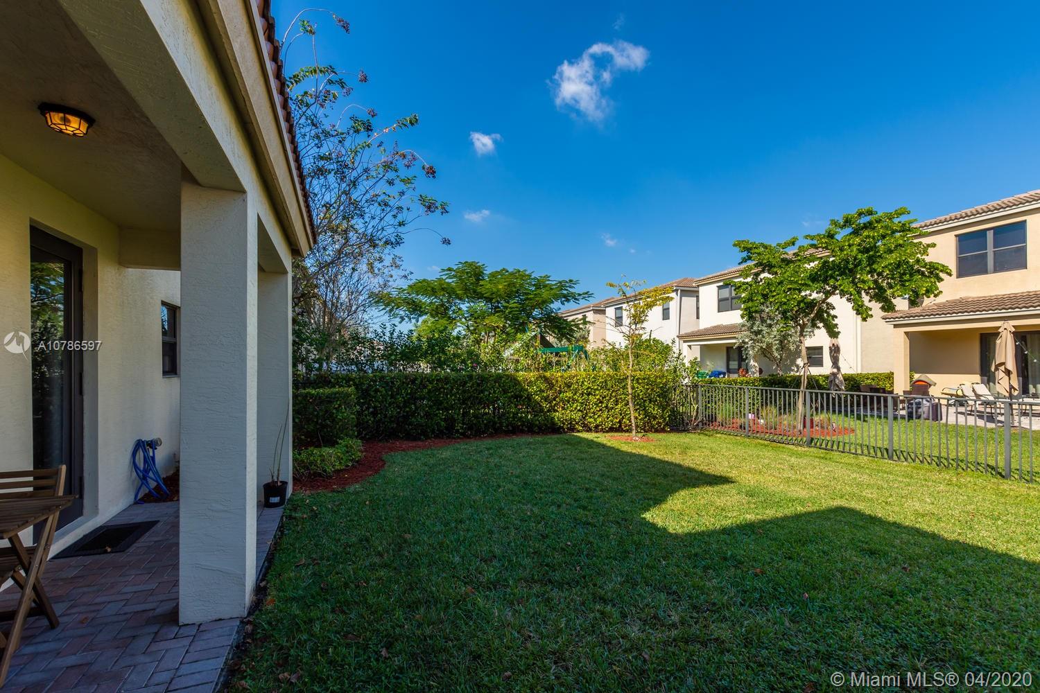 CHAMPION LAKES - Residential