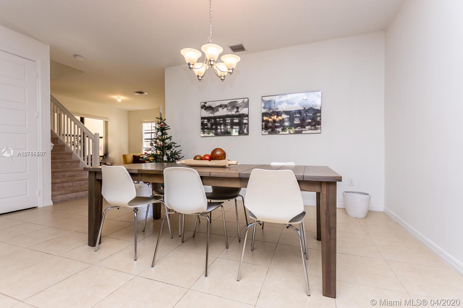 CHAMPION LAKES - Residential