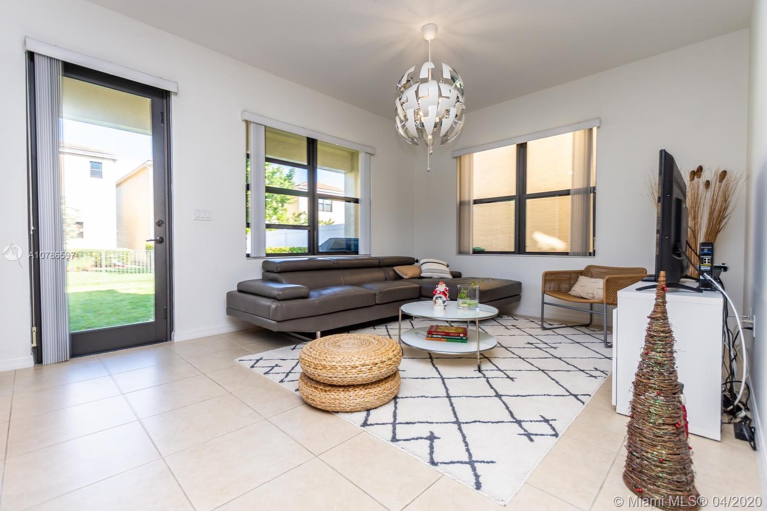 CHAMPION LAKES - Residential