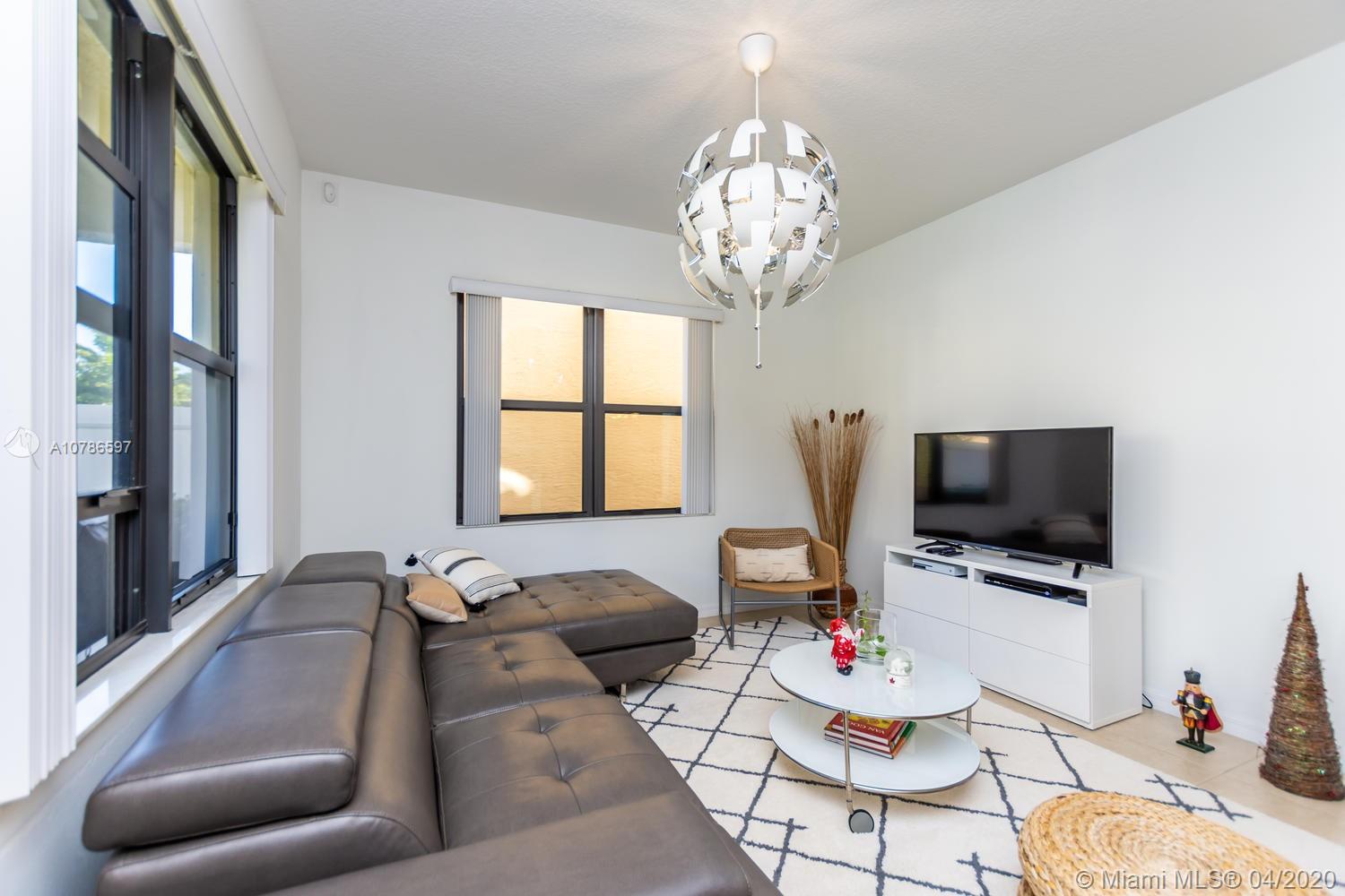 CHAMPION LAKES - Residential