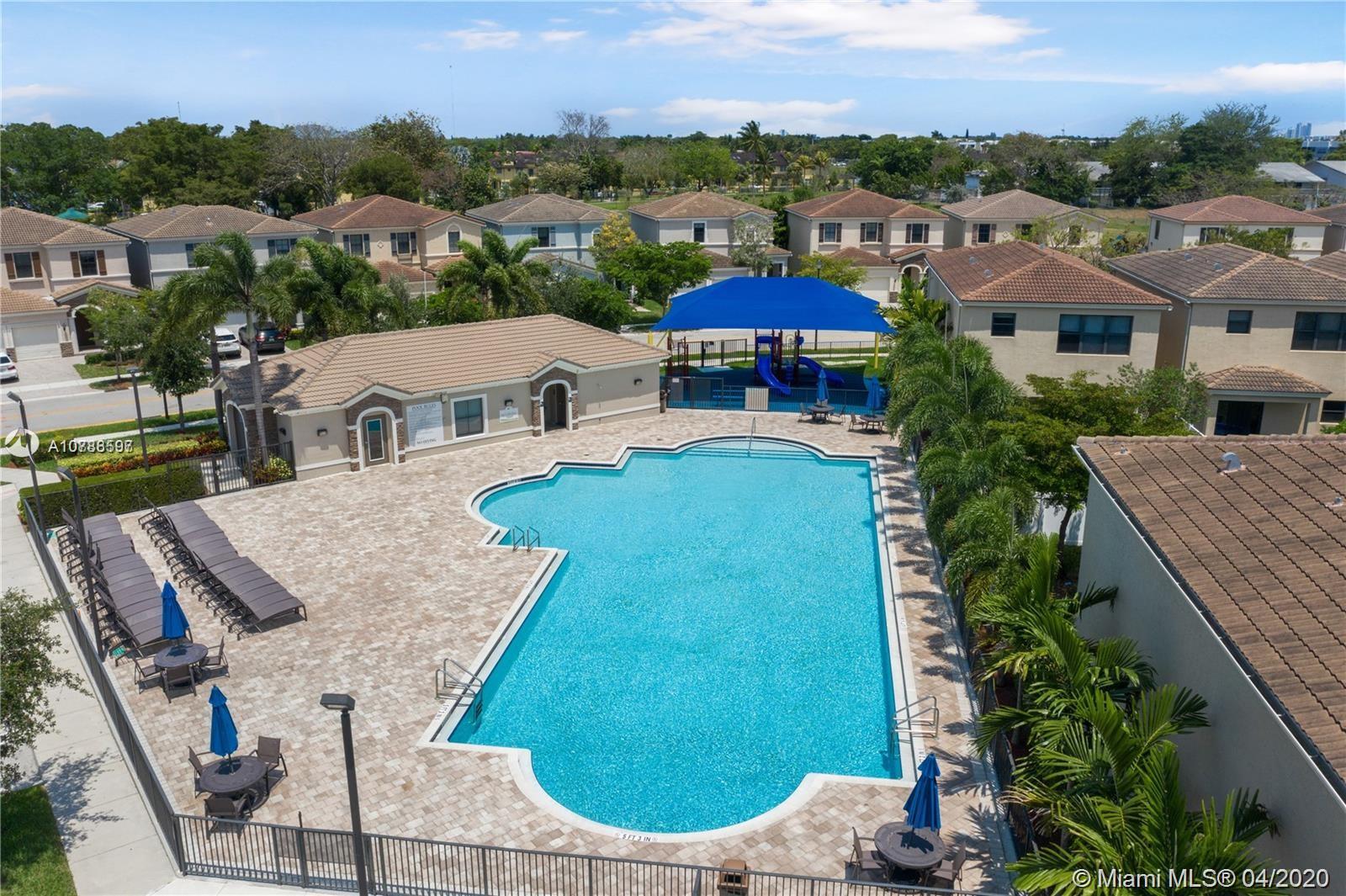 CHAMPION LAKES - Residential