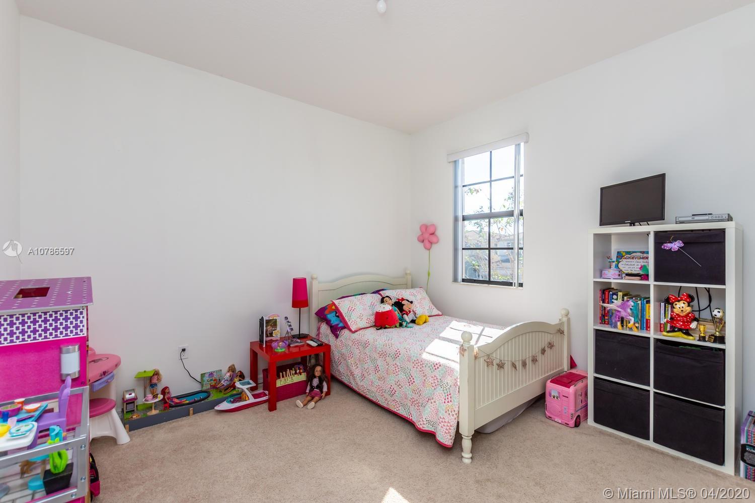 CHAMPION LAKES - Residential
