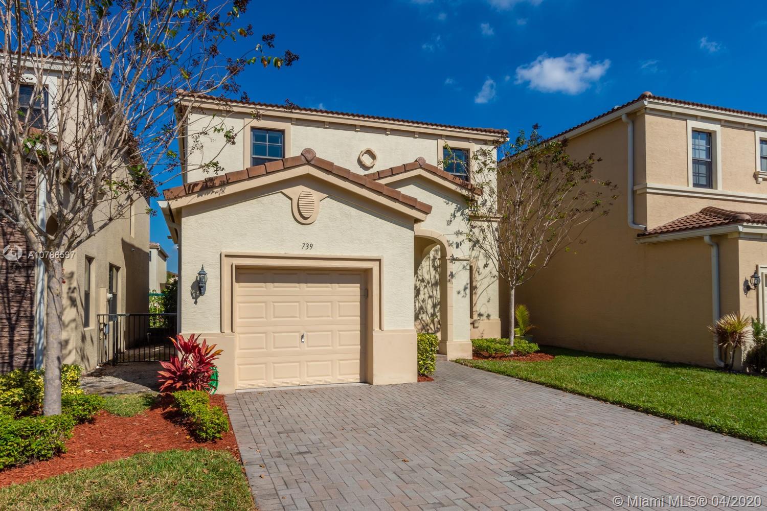 CHAMPION LAKES - Residential