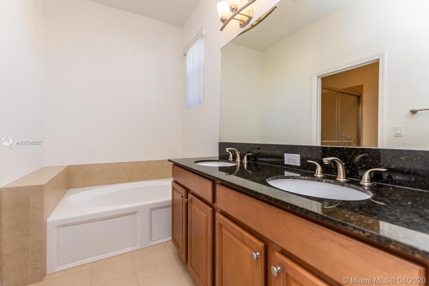 CHAMPION LAKES - Residential