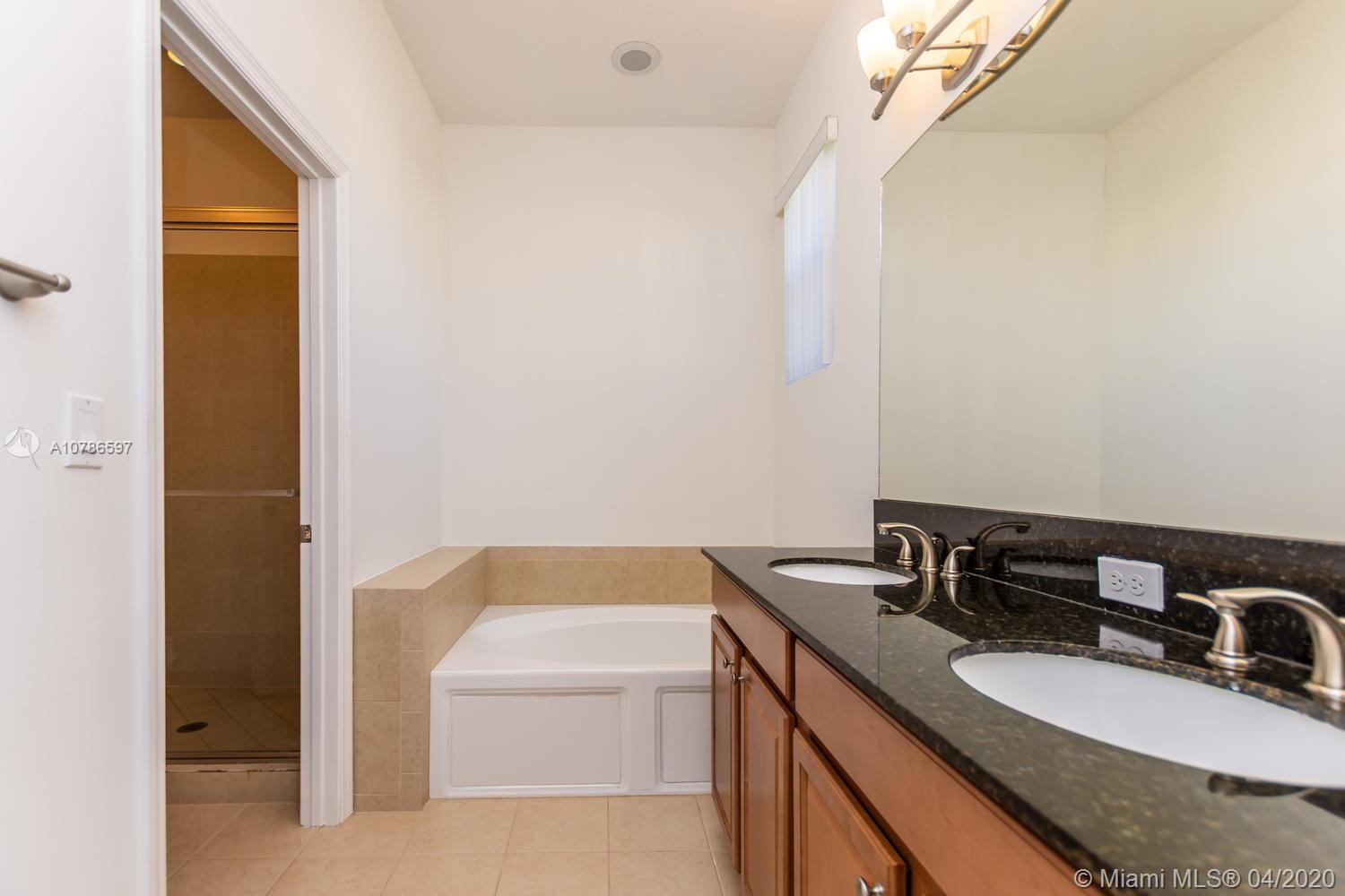 CHAMPION LAKES - Residential