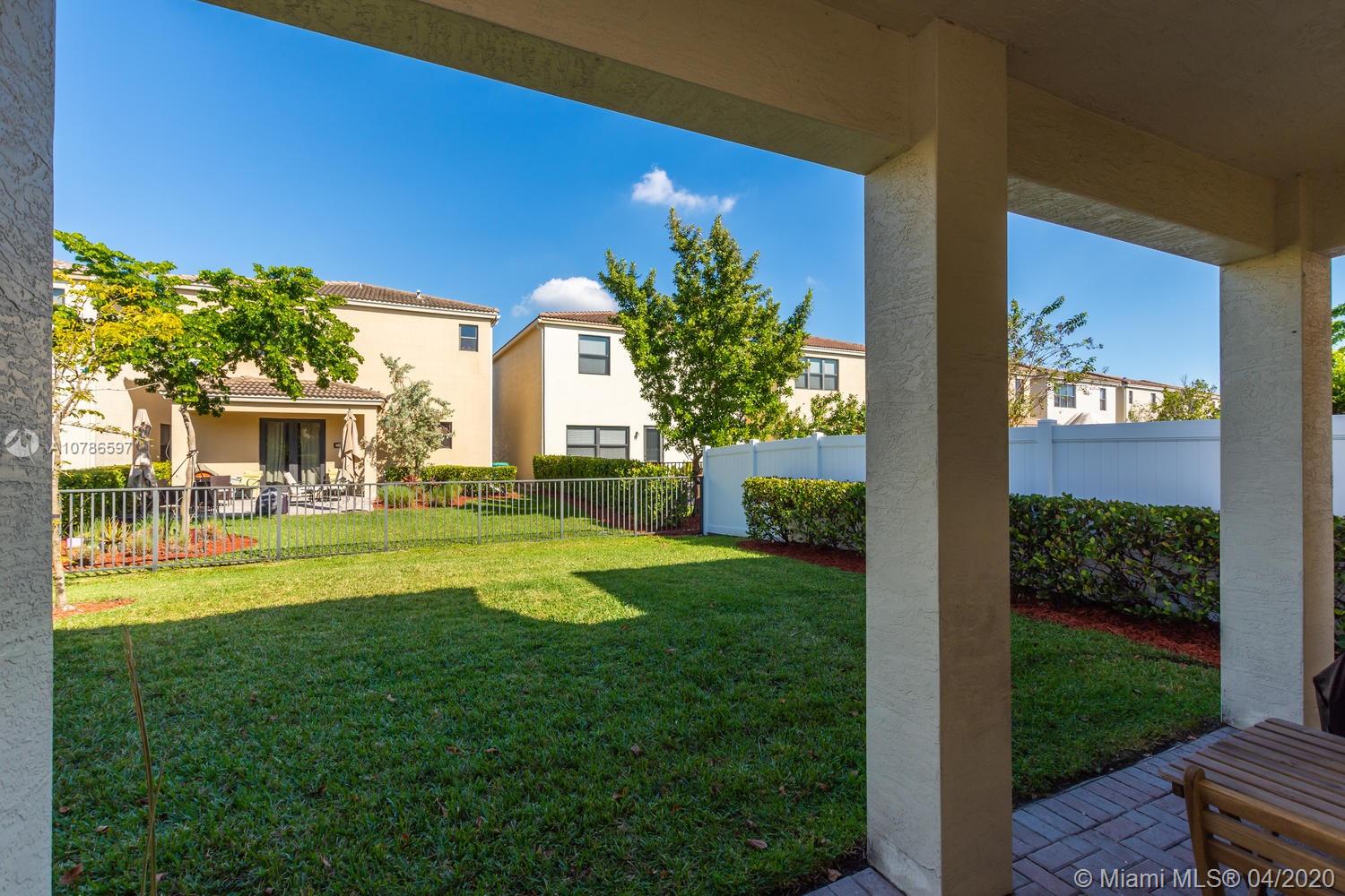 CHAMPION LAKES - Residential