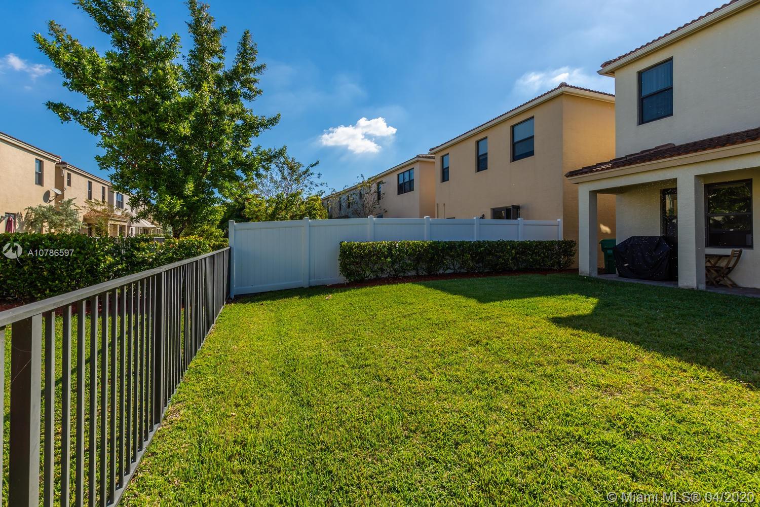 CHAMPION LAKES - Residential