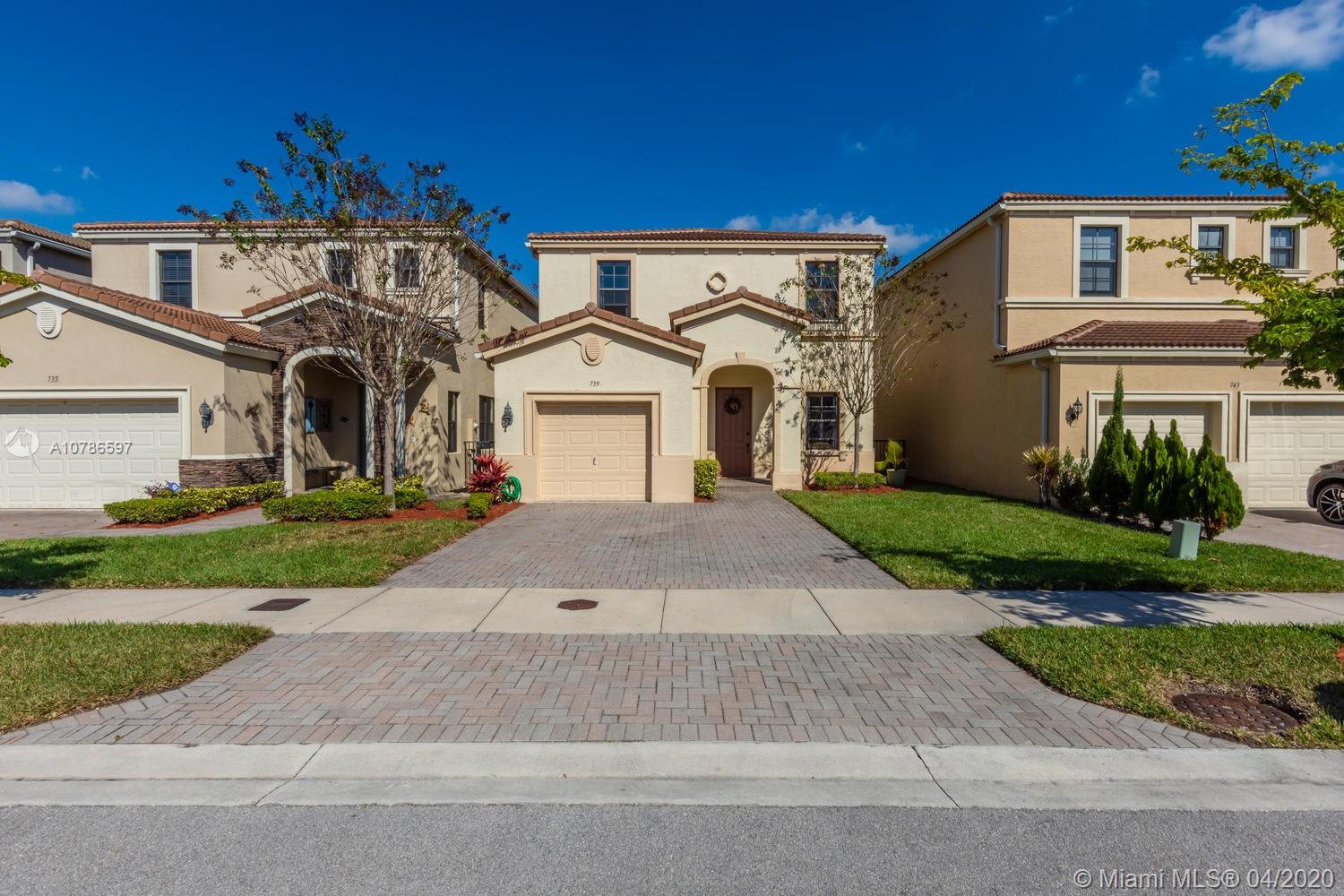 CHAMPION LAKES - Residential