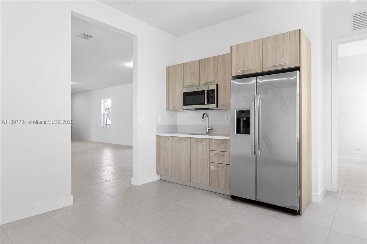 RESERVE AT DAVIE - Residential Lease