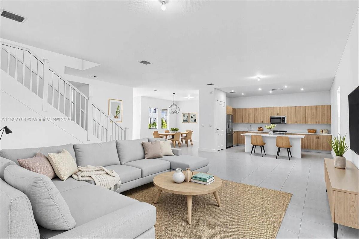 RESERVE AT DAVIE - Residential Lease