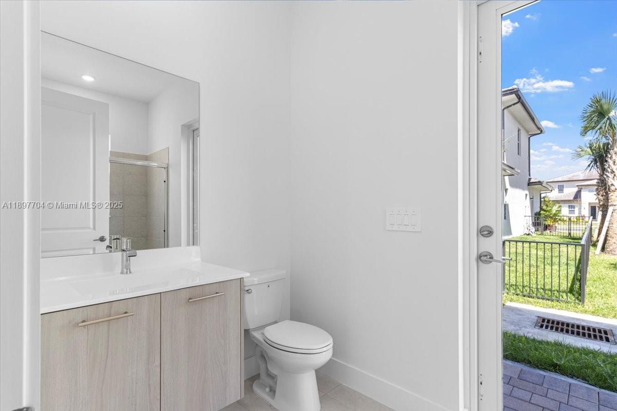 RESERVE AT DAVIE - Residential Lease