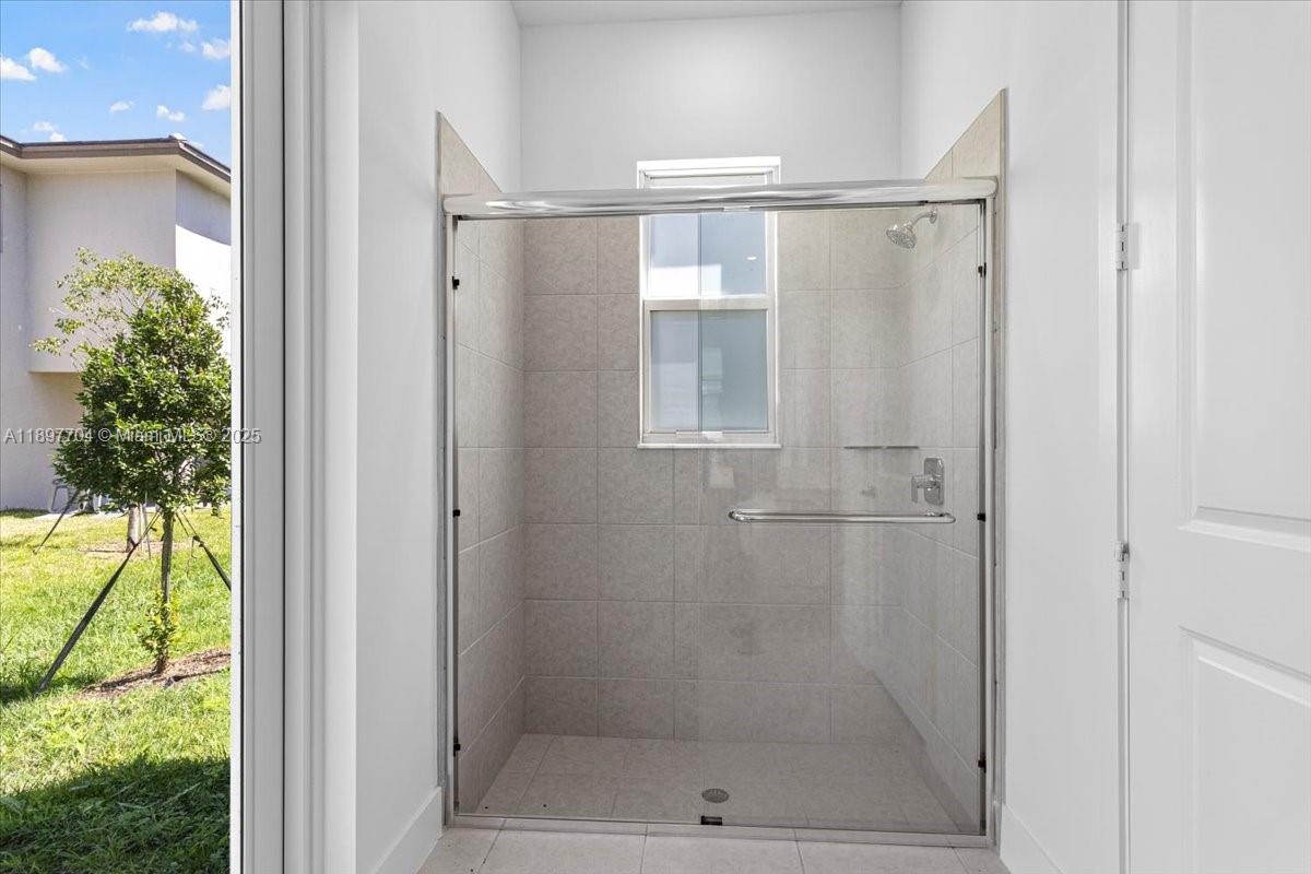 RESERVE AT DAVIE - Residential Lease