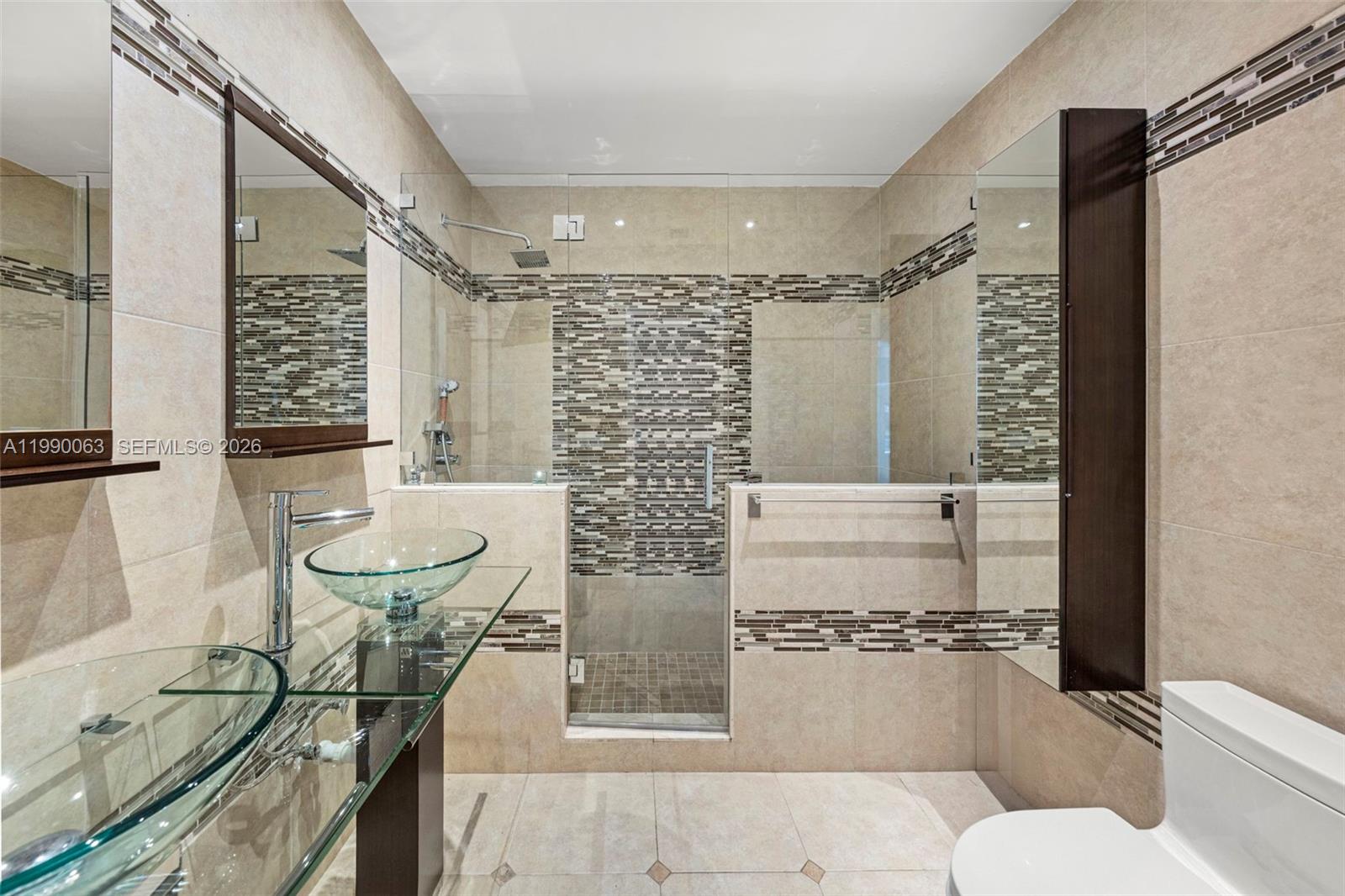 TOWN & COUNTRY ESTATES - Residential