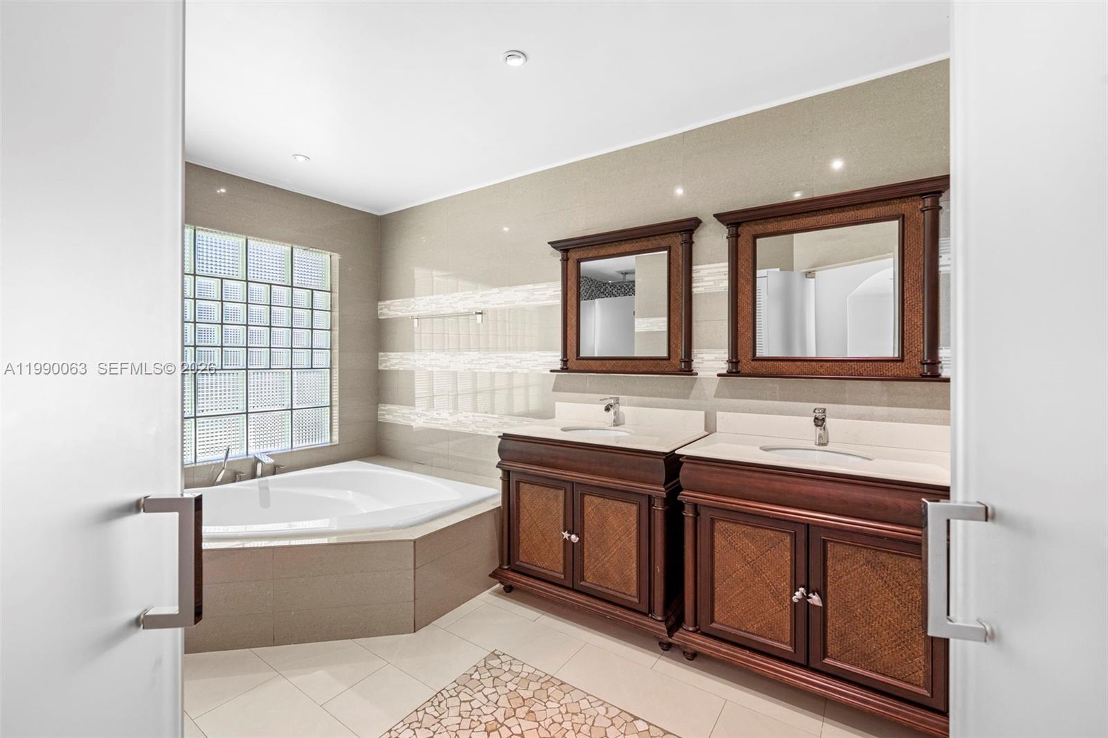 TOWN & COUNTRY ESTATES - Residential