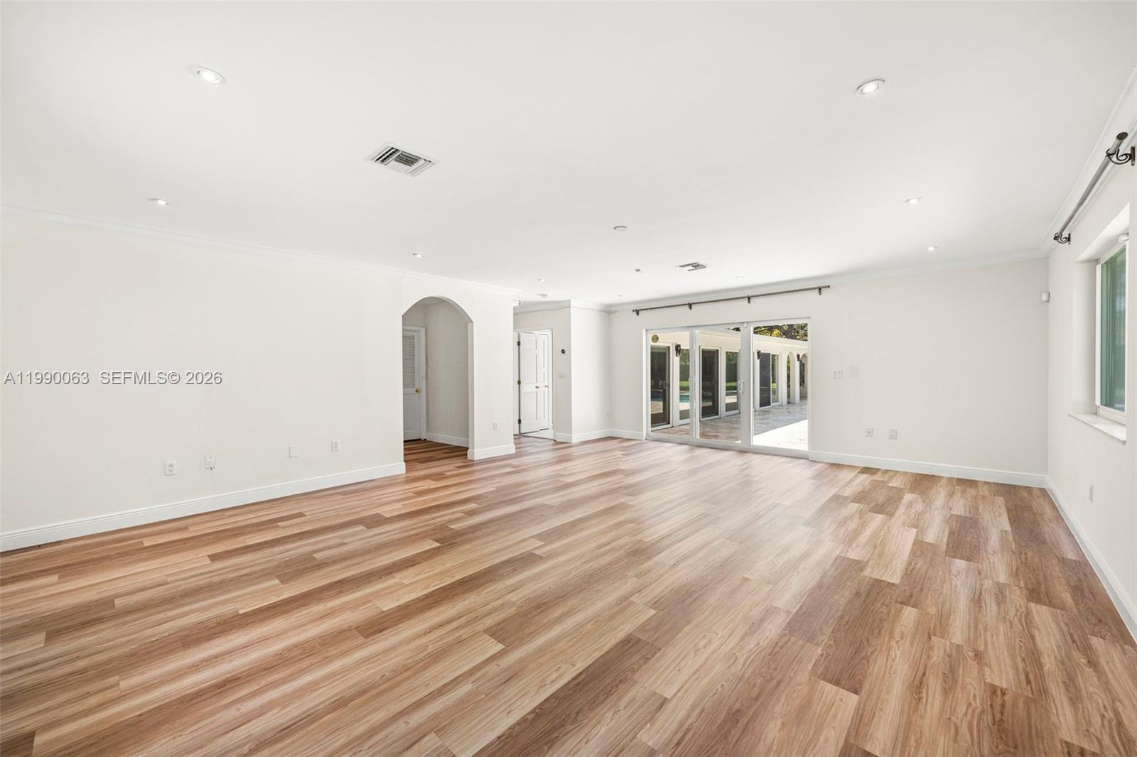 TOWN & COUNTRY ESTATES - Residential