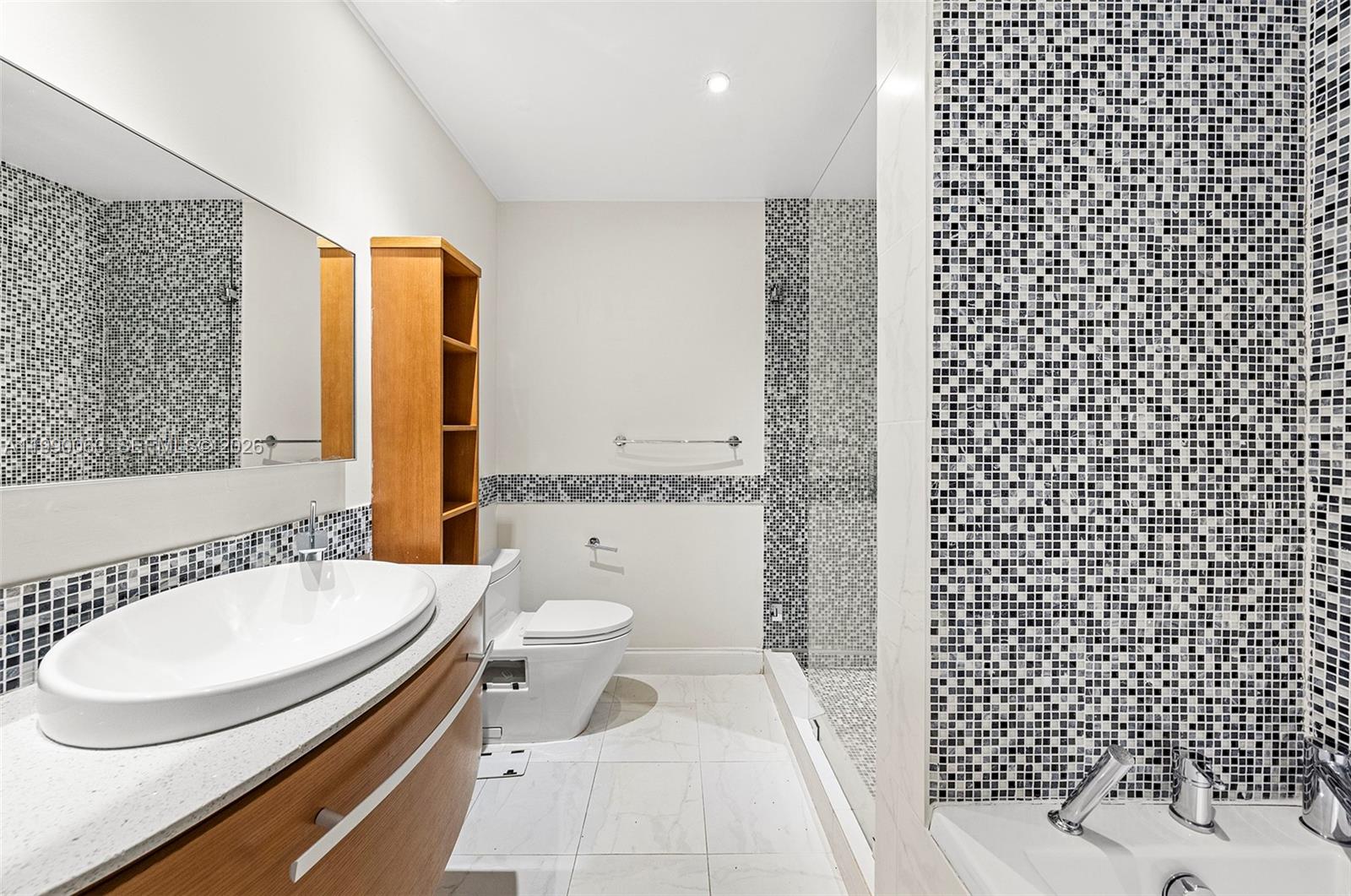 TOWN & COUNTRY ESTATES - Residential