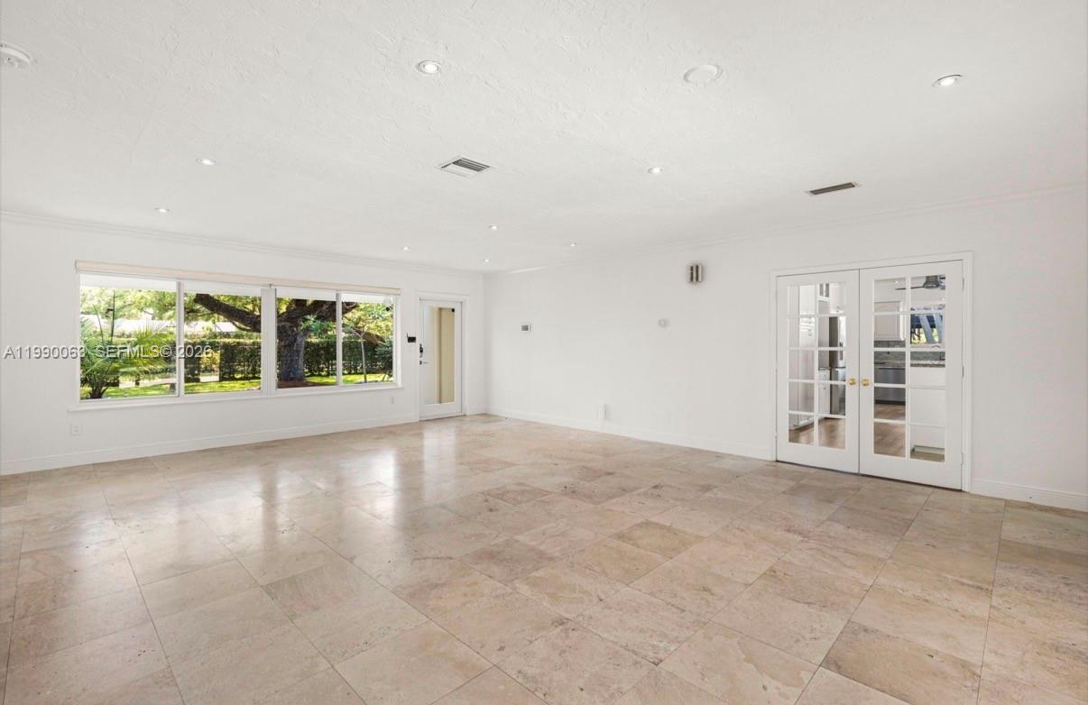 TOWN & COUNTRY ESTATES - Residential