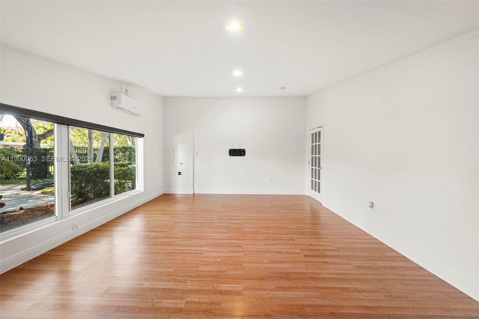 TOWN & COUNTRY ESTATES - Residential