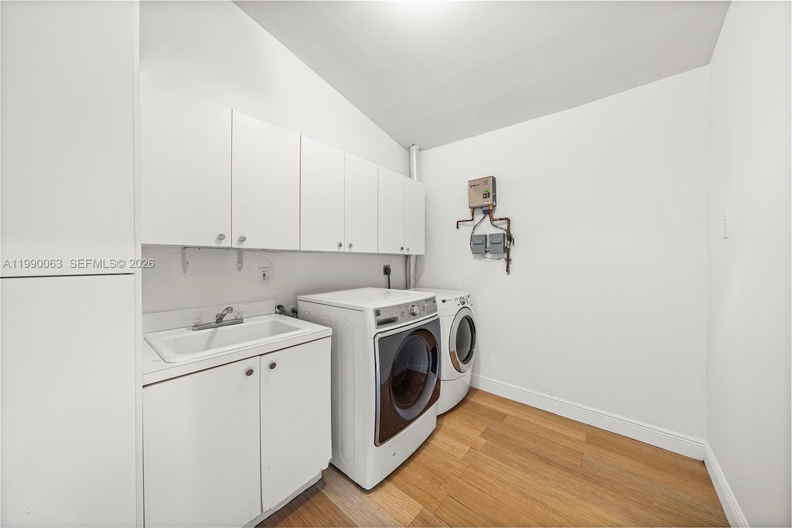 TOWN & COUNTRY ESTATES - Residential