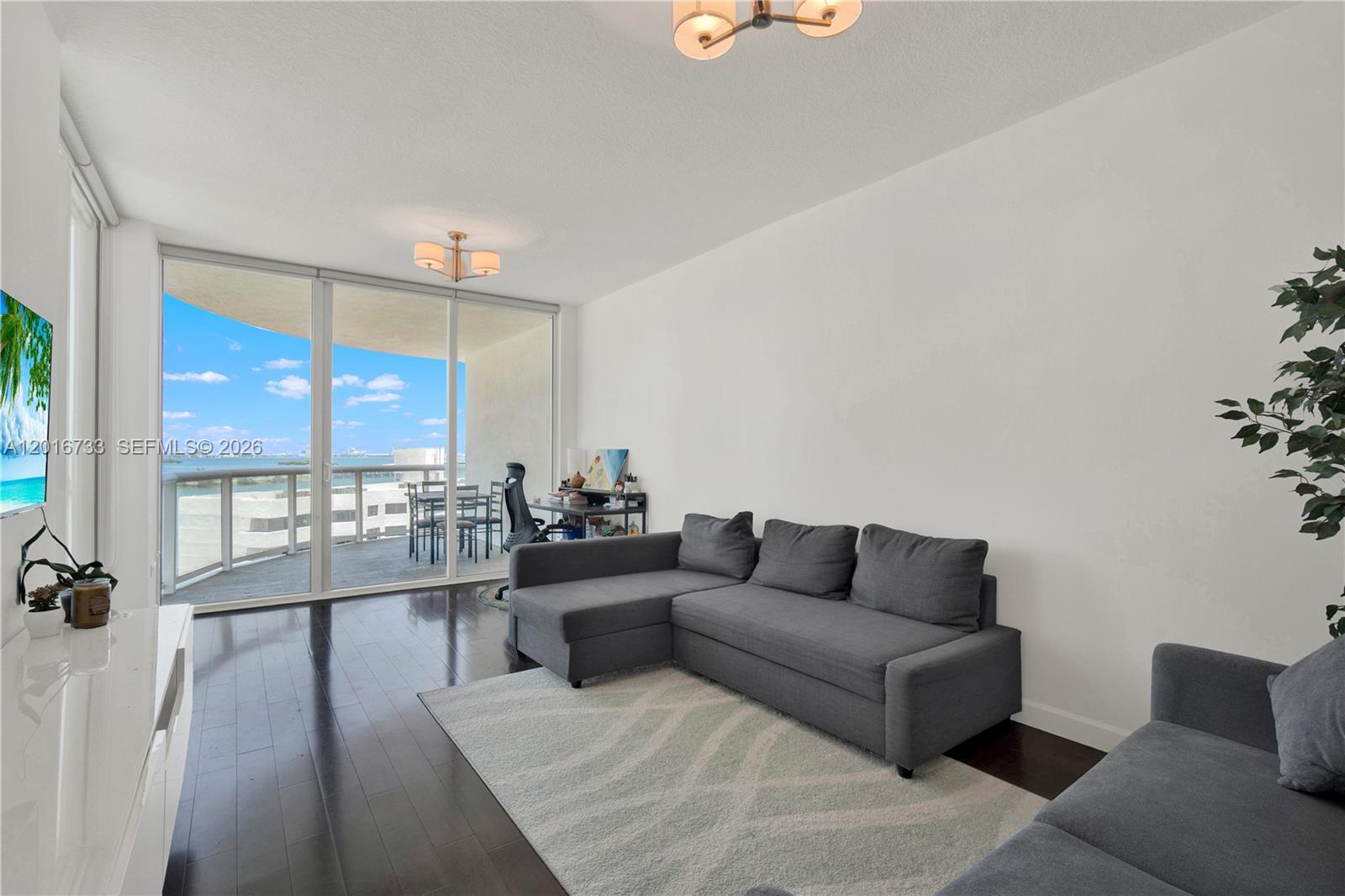 PLATINUM CONDO - Residential