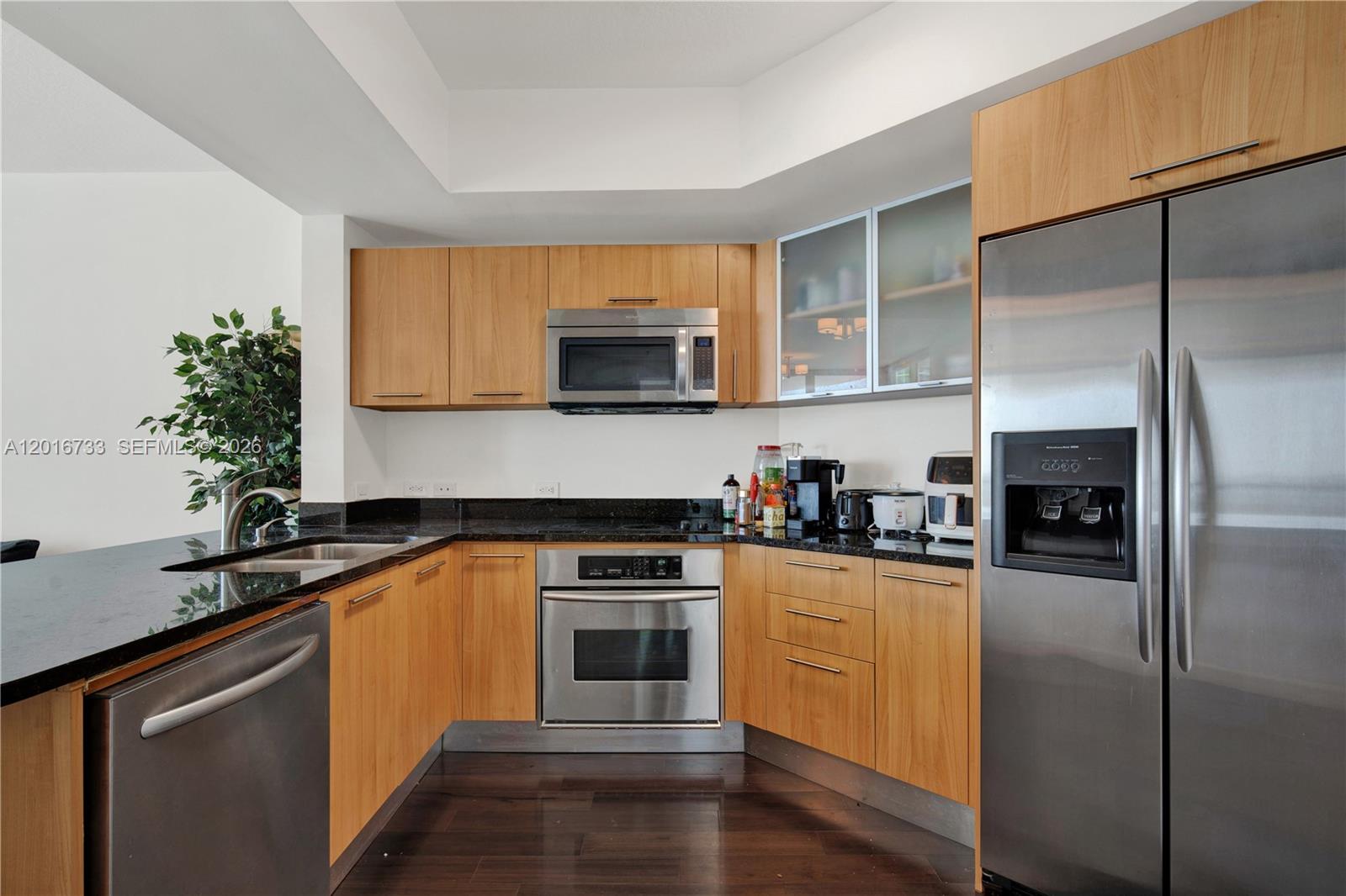 PLATINUM CONDO - Residential