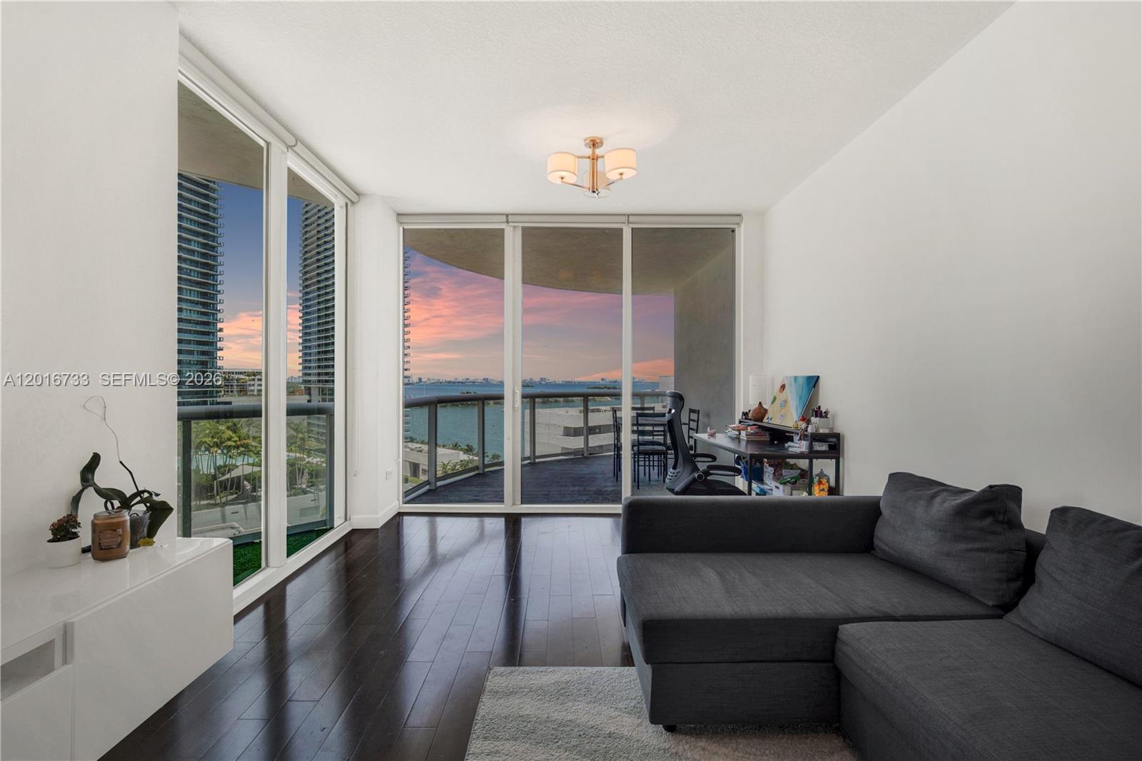 PLATINUM CONDO - Residential