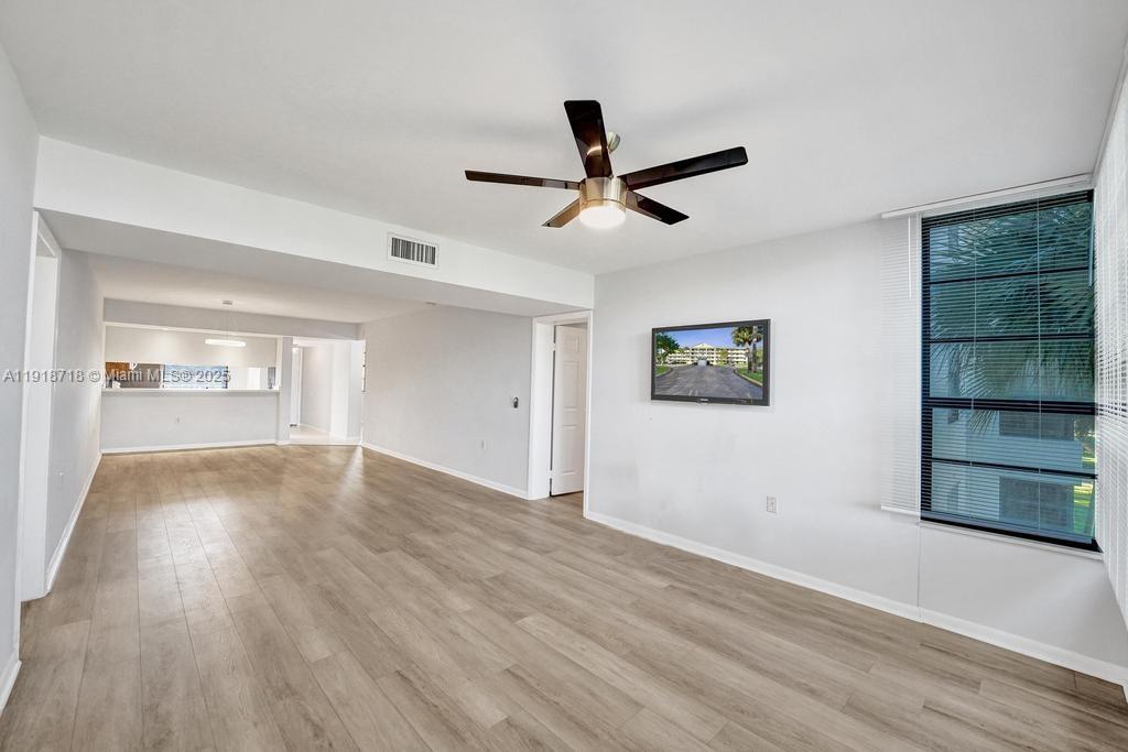 CONDO 21 OF WHITEHALL CON - Residential